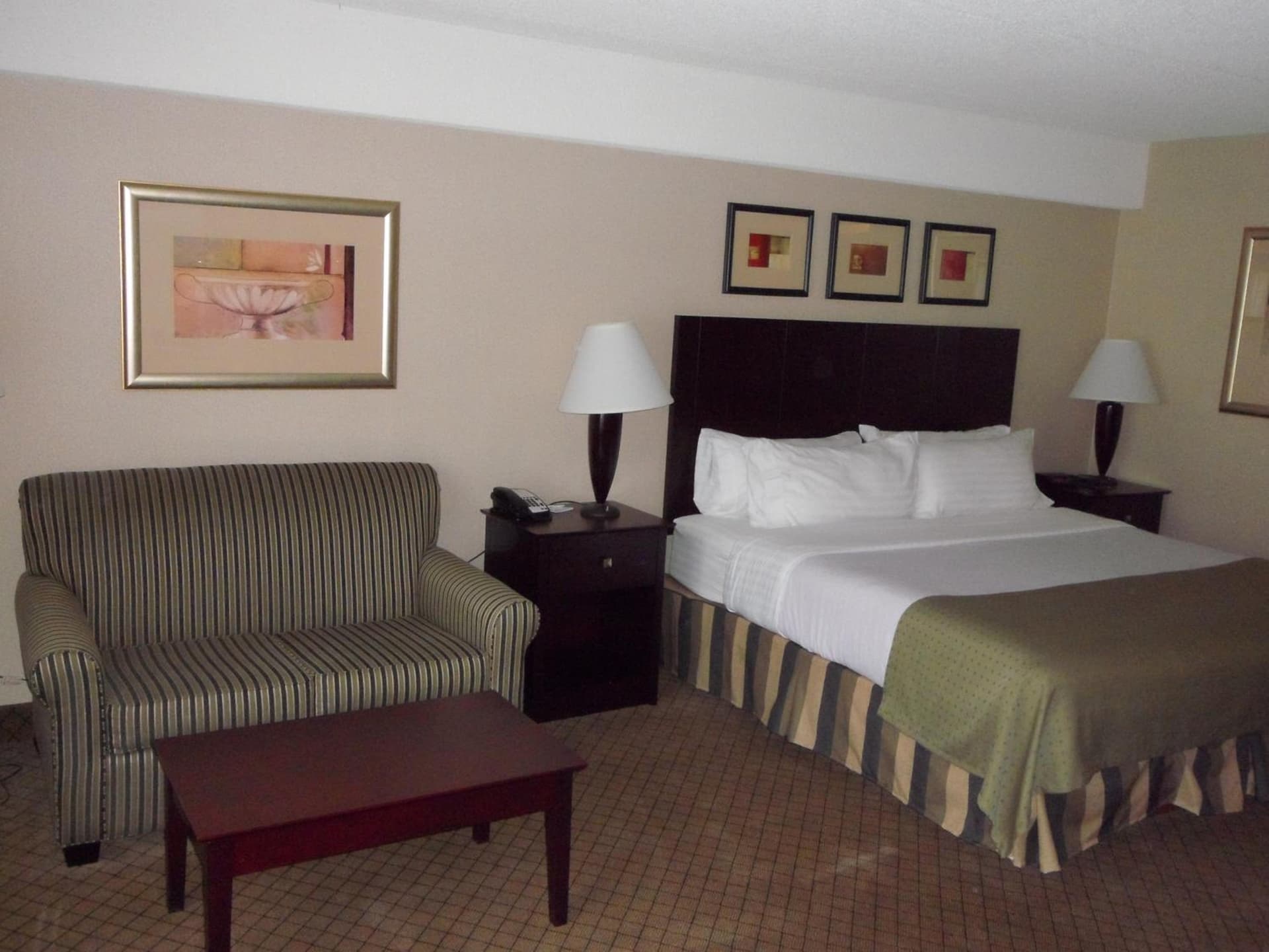 Holiday Inn Johnstown-Downtown by IHG interior in Johnstown, PA — gallery photo 2