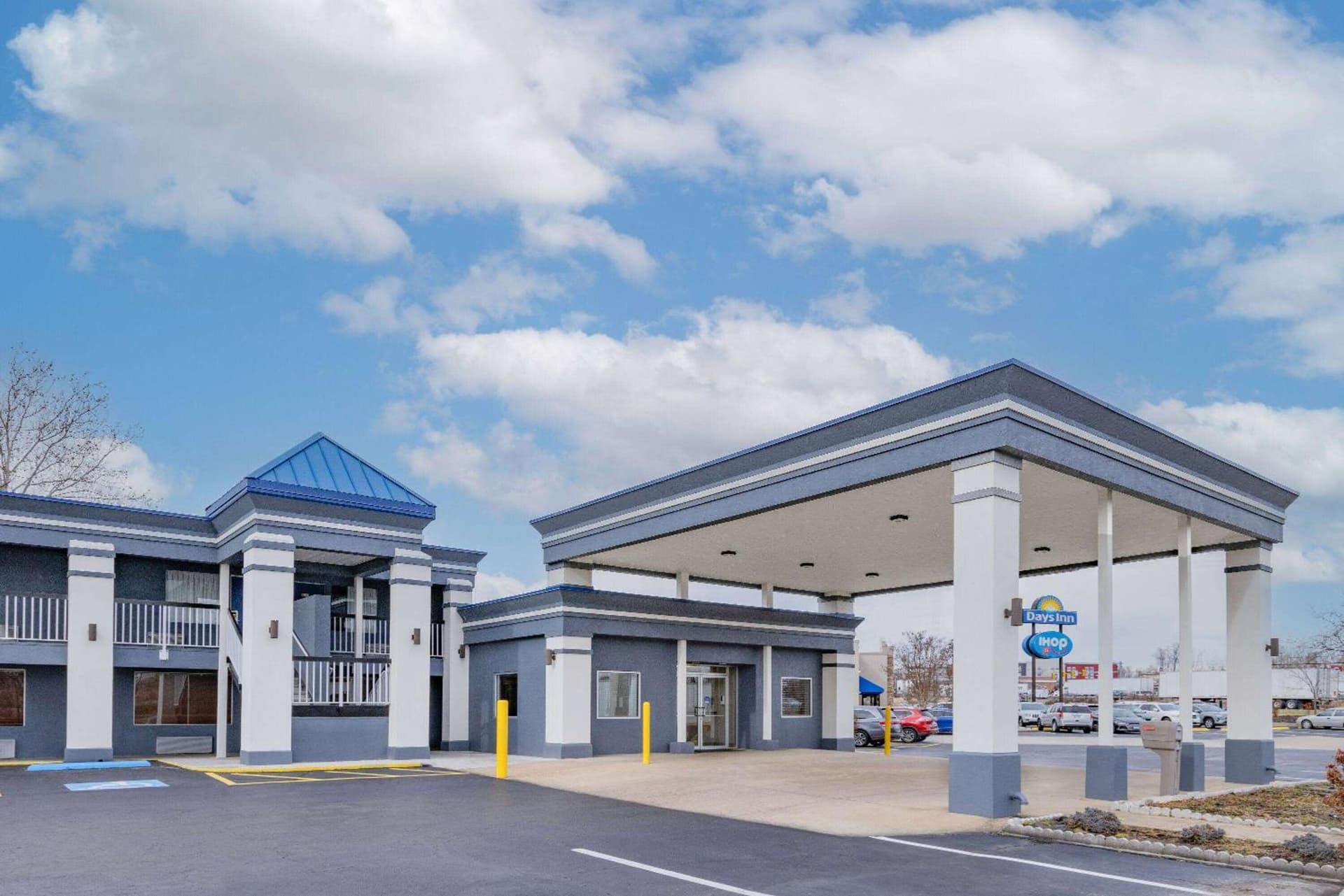 Days Inn by Wyndham Fredericksburg North property views in Fredericksburg, VA — gallery photo 3