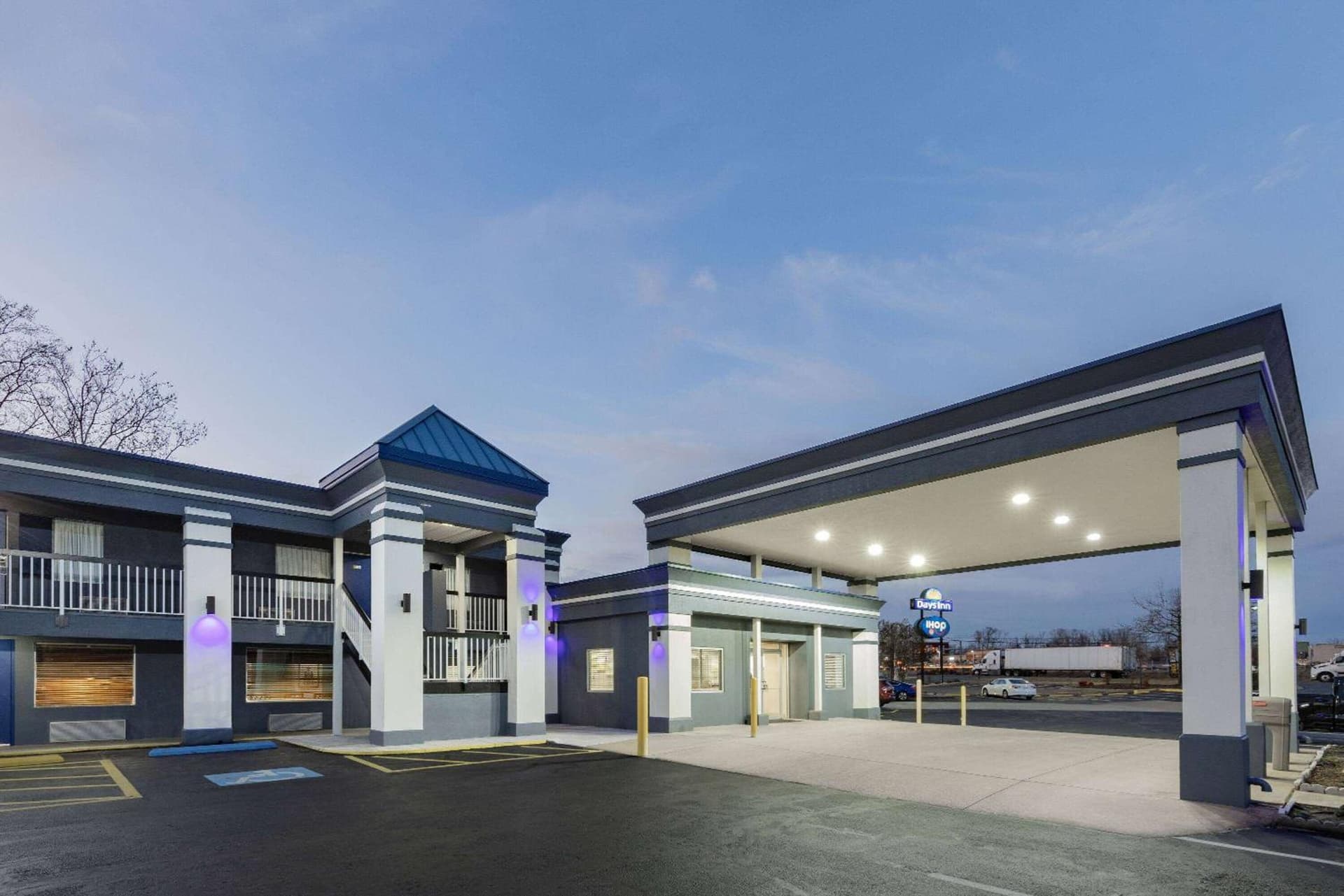 Days Inn by Wyndham Fredericksburg North featured exterior or lobby in Fredericksburg, VA — similar hotel