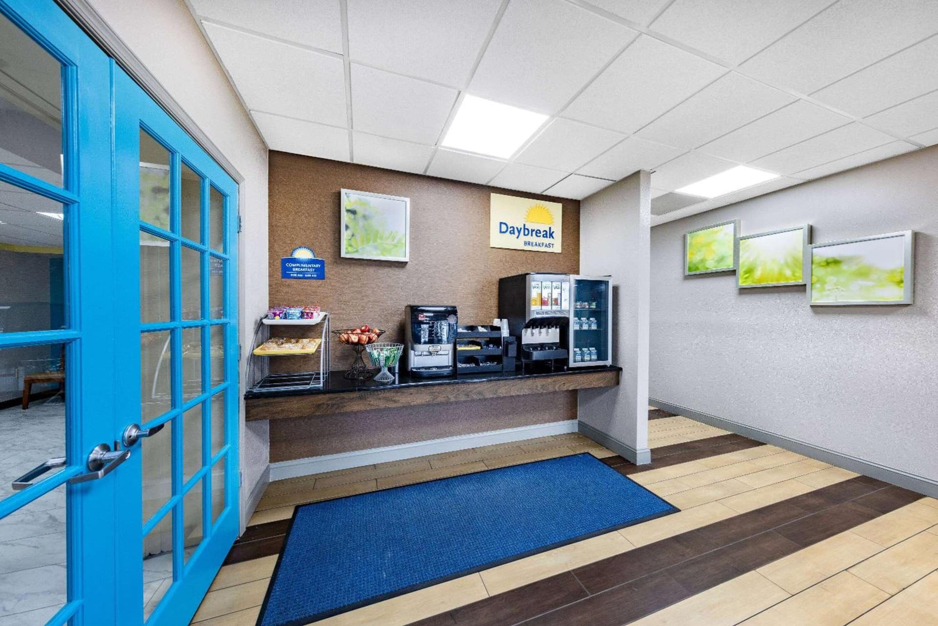 Days Inn by Wyndham Fredericksburg North interior in Fredericksburg, VA — gallery photo 2