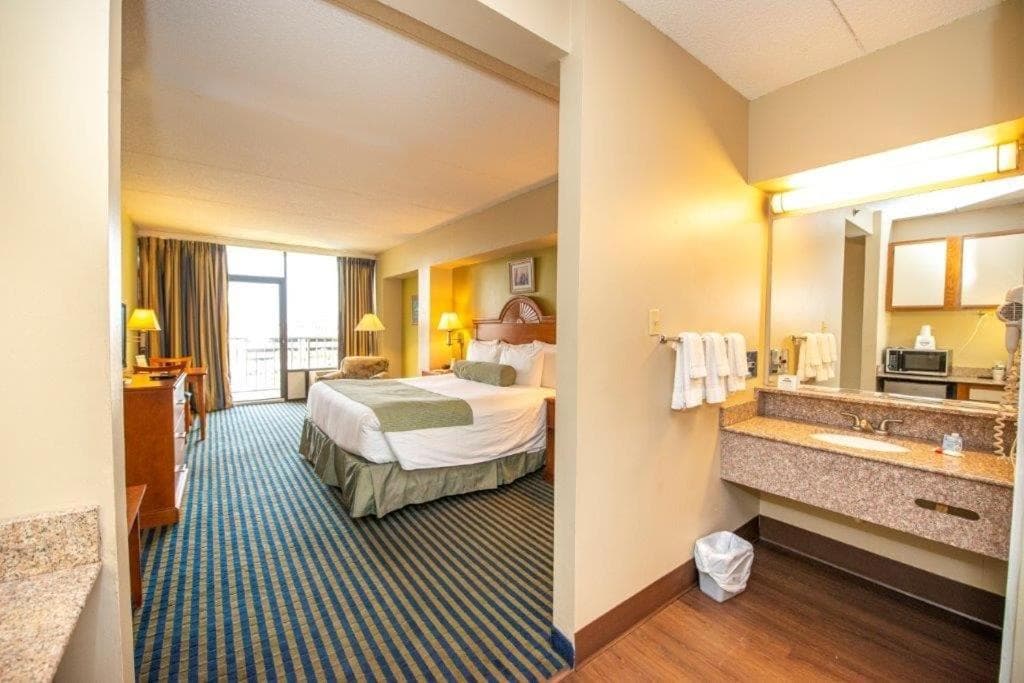 Days Inn by Wyndham Virginia Beach At The Beach gallery photo in Virginia Beach, VA — image 19