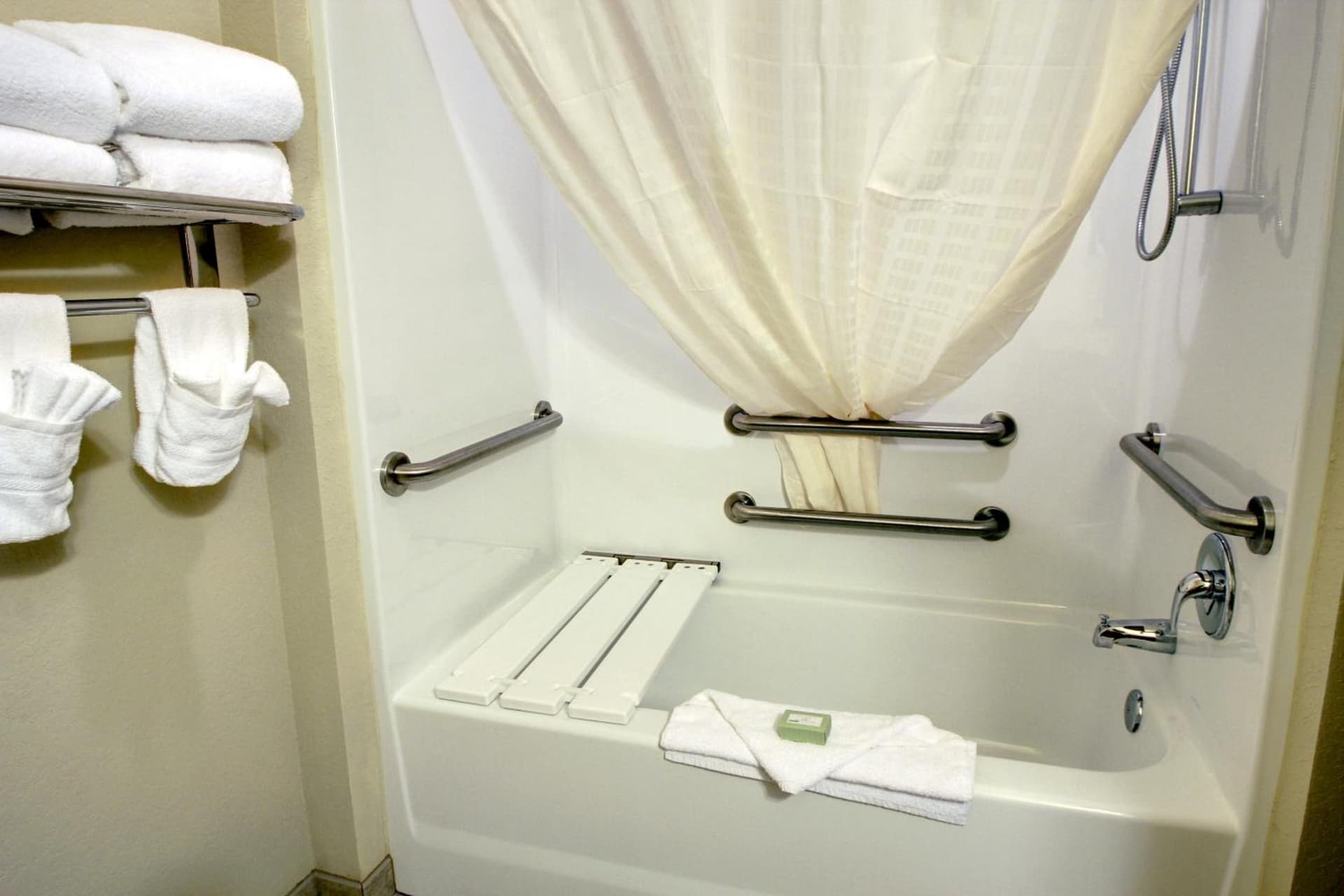 Cobblestone Hotel & Suites - Waynesboro gallery photo in Rouzerville, PA — image 21