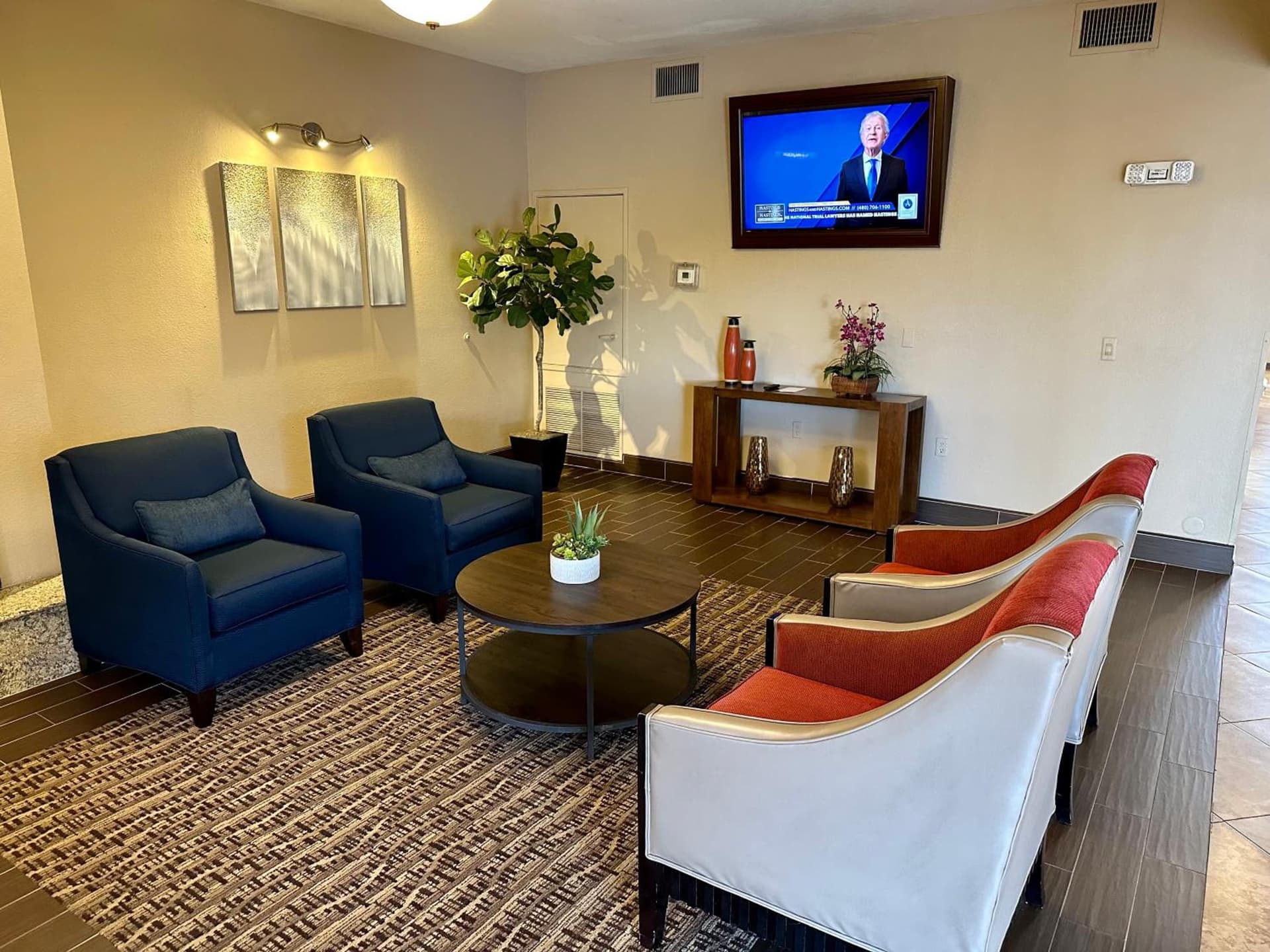 Comfort Inn Phoenix Central City interior in Phoenix, AZ — gallery photo 2