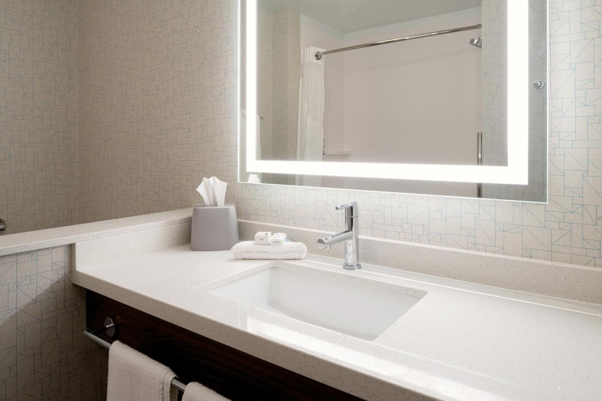 Holiday Inn Express & Suites - Bullhead City by IHG property views in Bullhead City, AZ — gallery photo 3