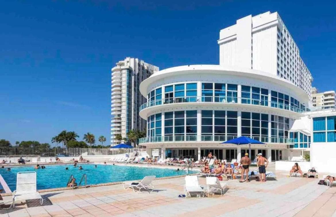 7th Miami Beach Ocean View Free Parking interior in Miami Beach, FL — gallery photo 2