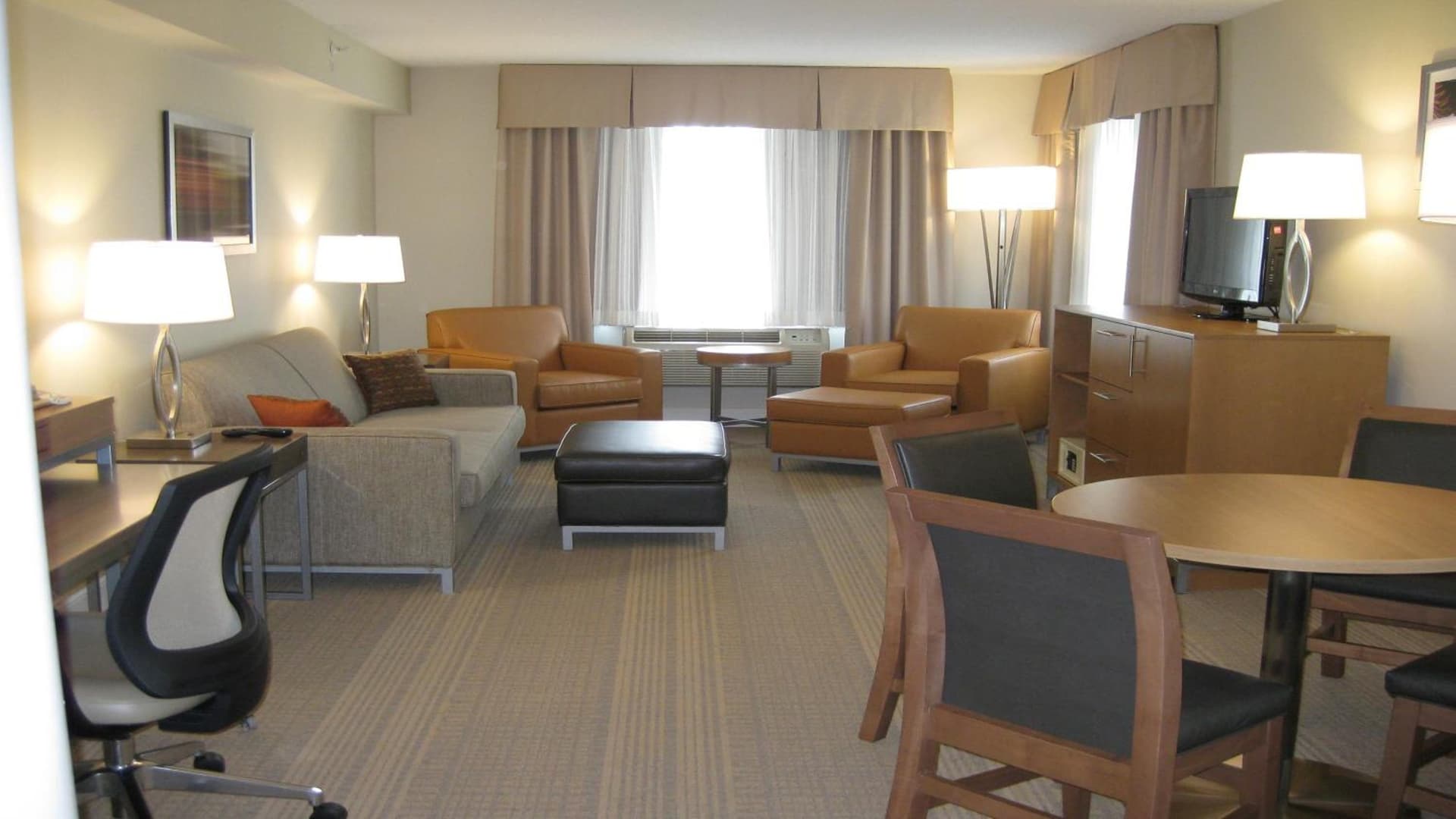 Holiday Inn Saratoga Springs by IHG interior in Saratoga Springs, NY — gallery photo 2