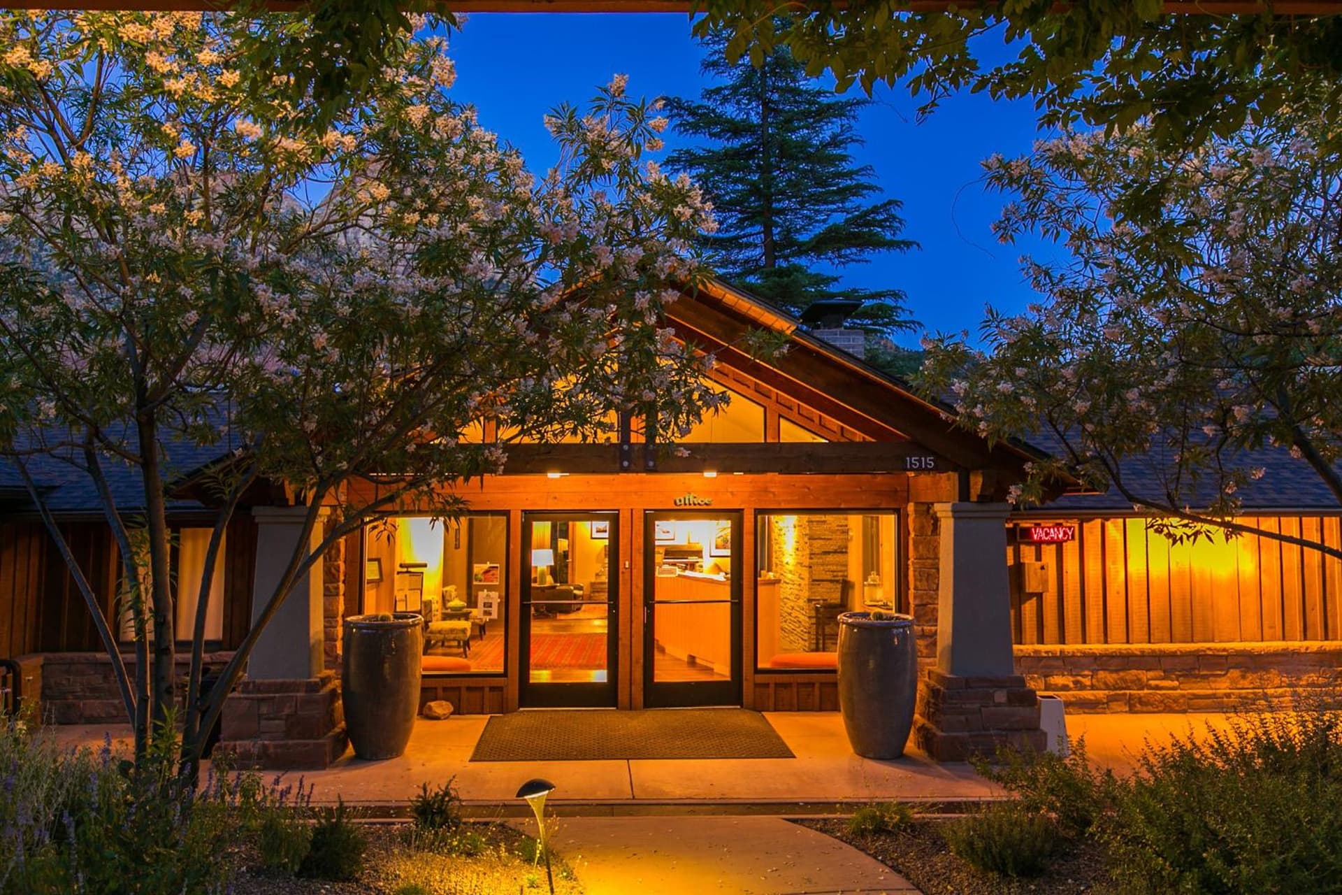 Driftwood Lodge interior in Springdale, UT — gallery photo 2