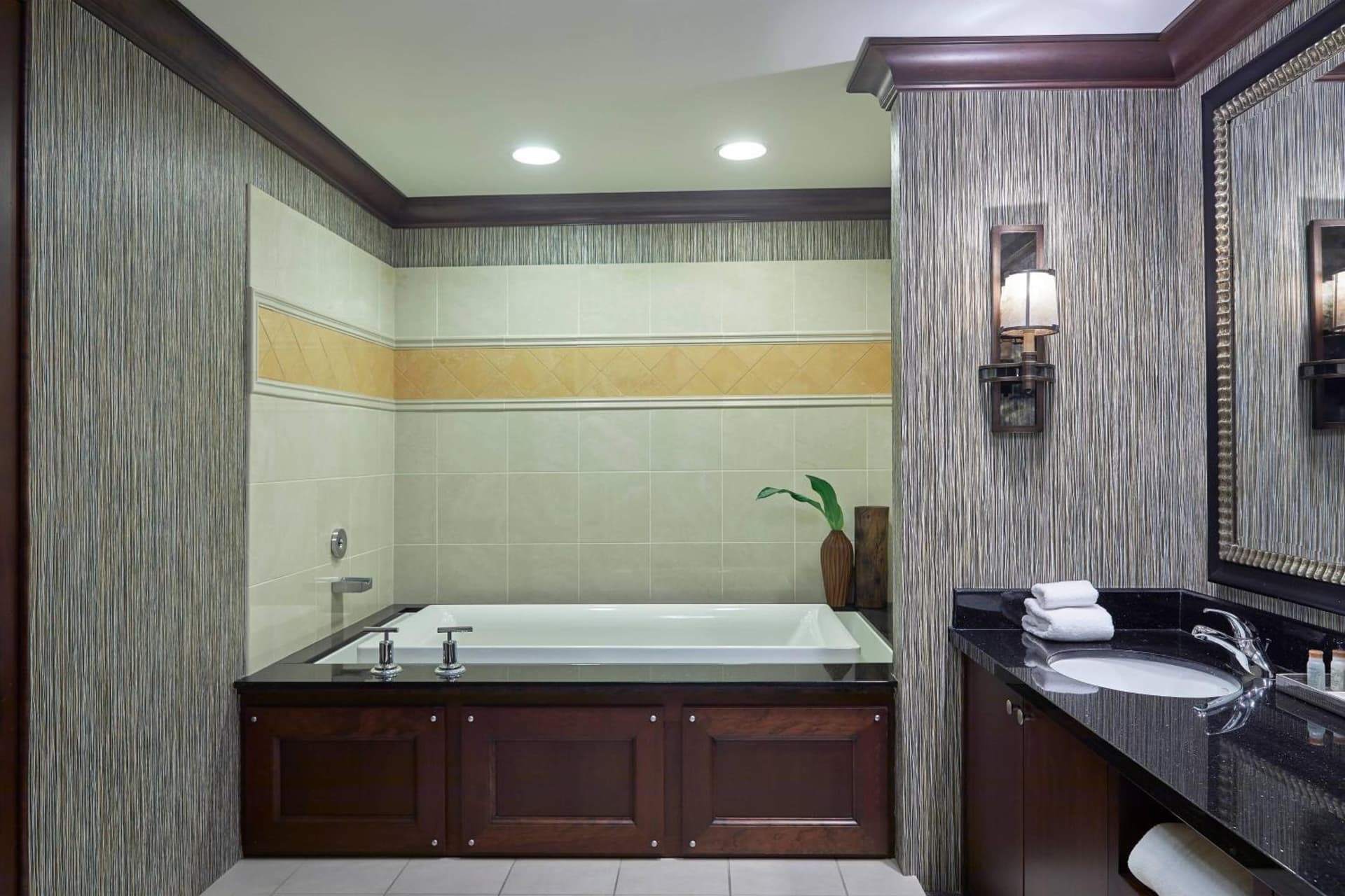 Renaissance Montgomery Hotel & Spa at the Convention Center gallery photo in Montgomery, AL — image 45
