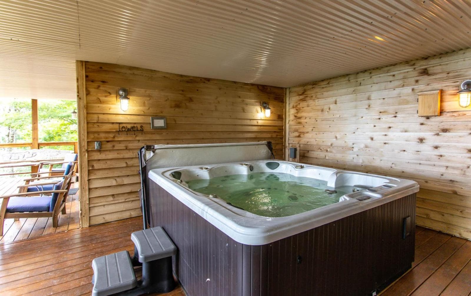 Gloria Hill interior in Beech Mountain, NC — gallery photo 2