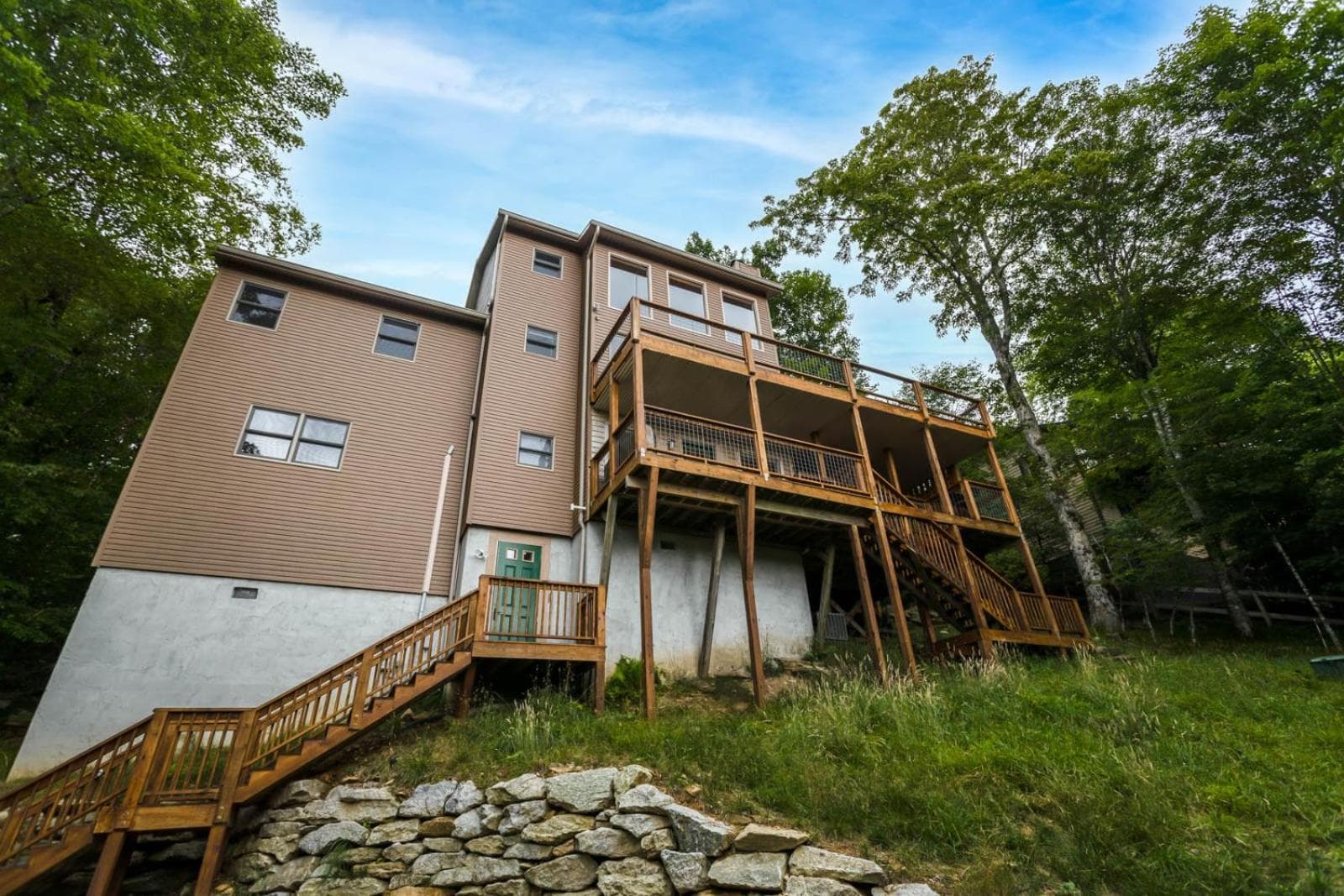 Gloria Hill featured exterior or lobby in Beech Mountain, NC — similar hotel