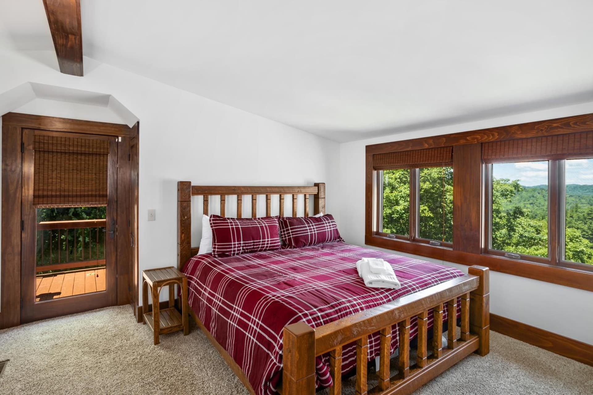 Lucky Bear Lodge interior in Blowing Rock, NC — gallery photo 2