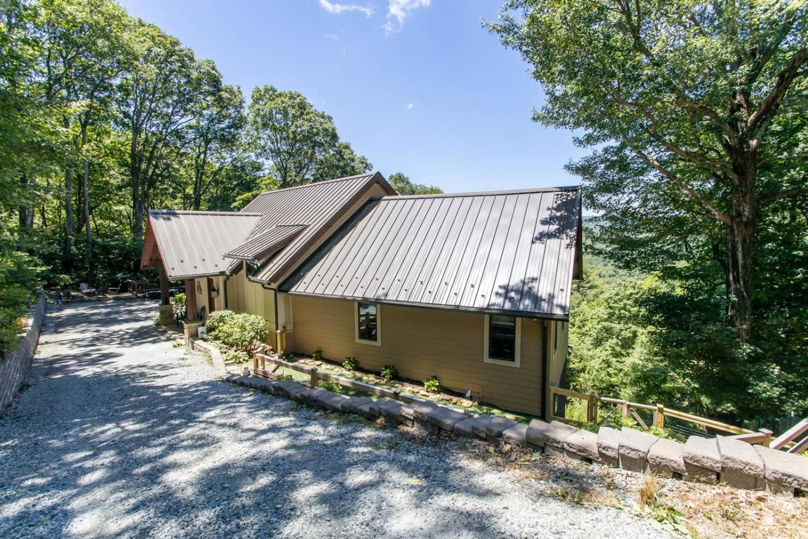 Lucky Bear Lodge — hotel in Blowing Rock, North Carolina
