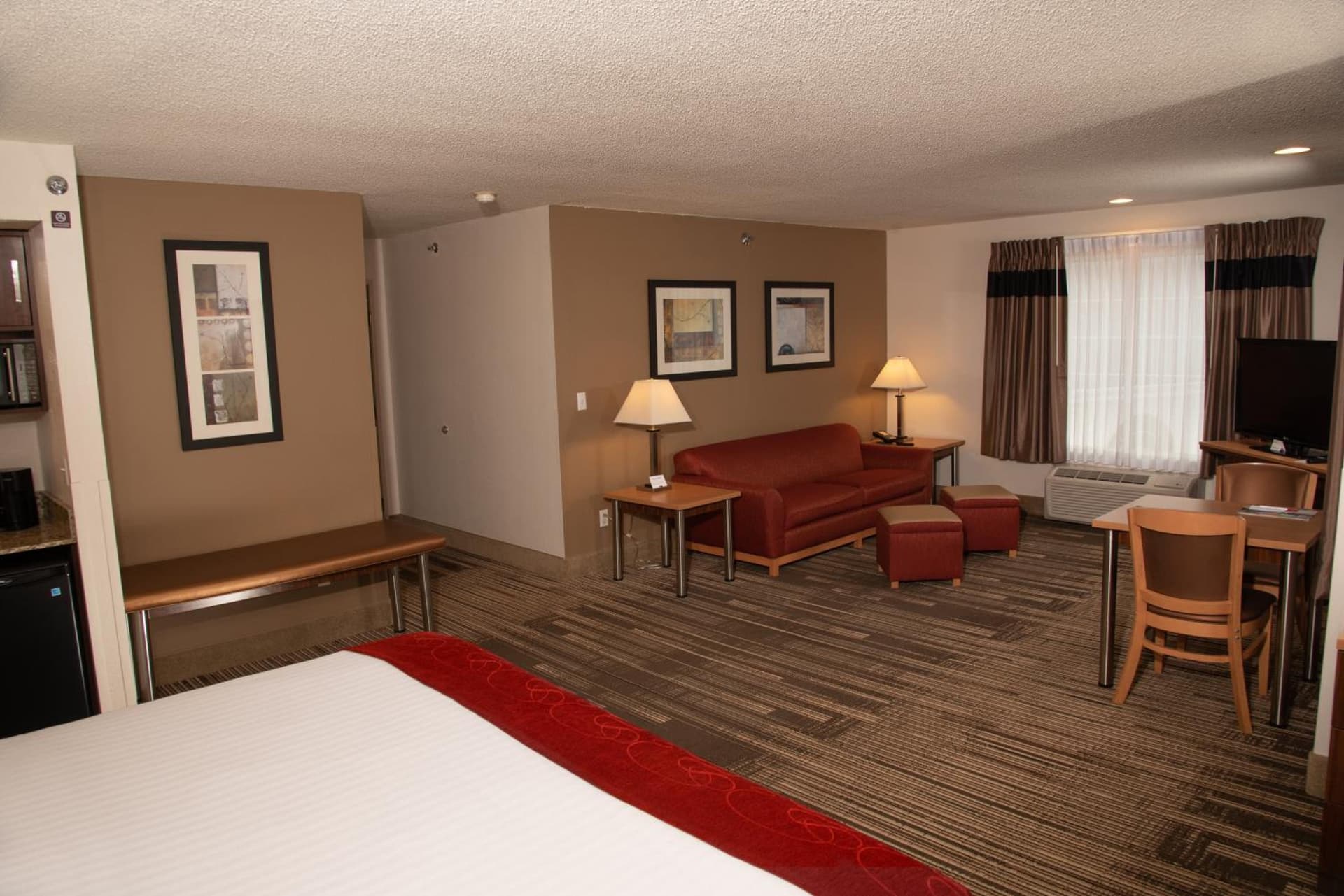 Northfield Inn Suites and Conference Center interior in Springfield, IL — gallery photo 2
