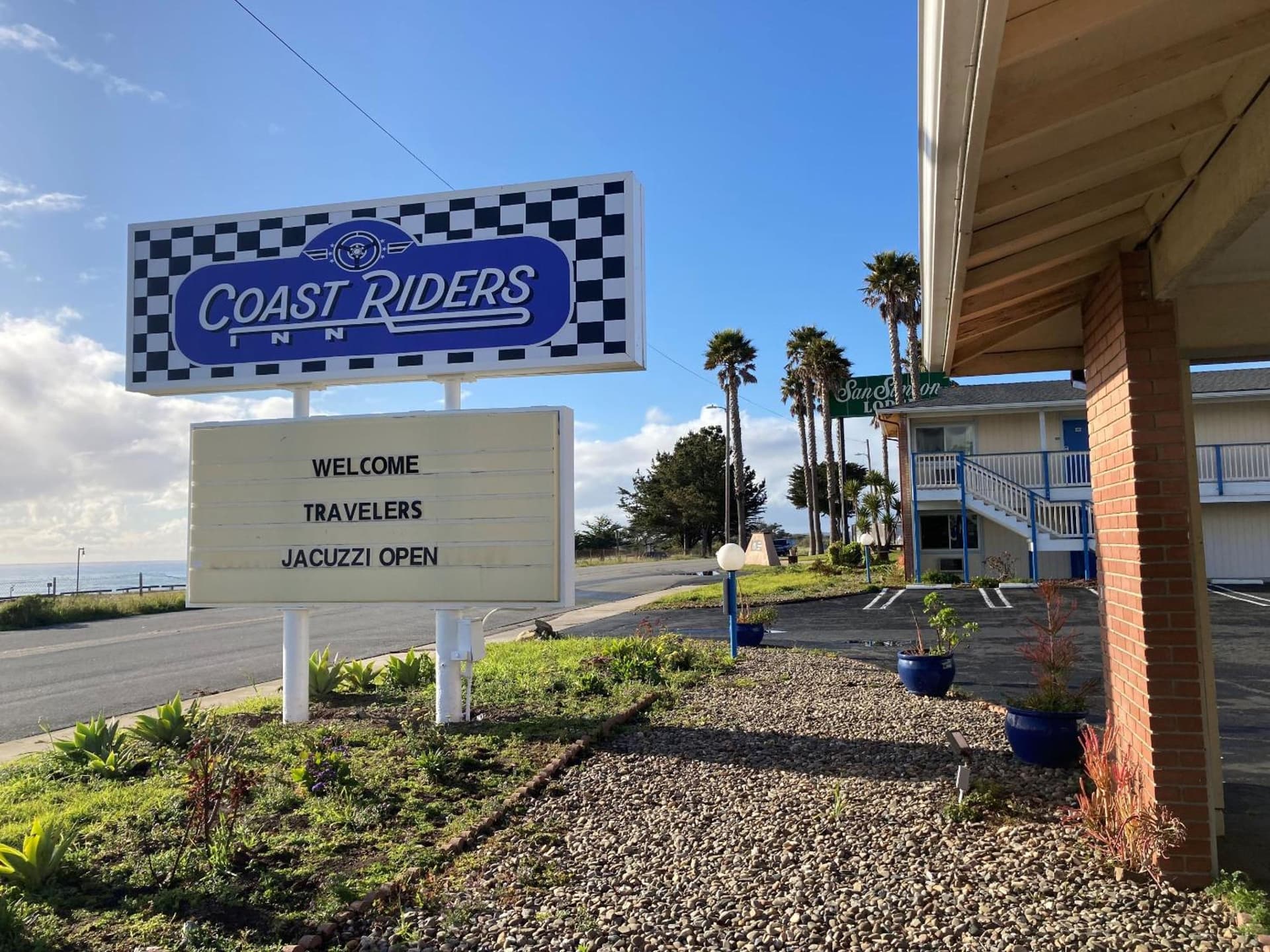 Coast Riders Inn interior in San Simeon, CA — gallery photo 2
