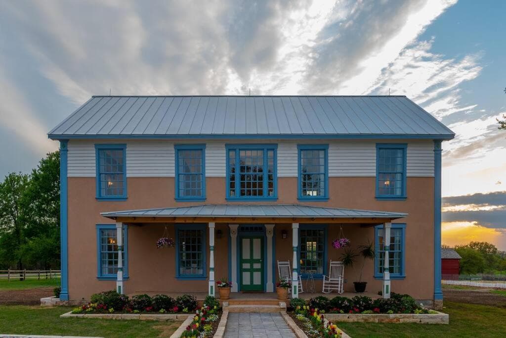 The Mohawk Valley House - 4 suite boutique hotel — hotel in Bellmead, Texas