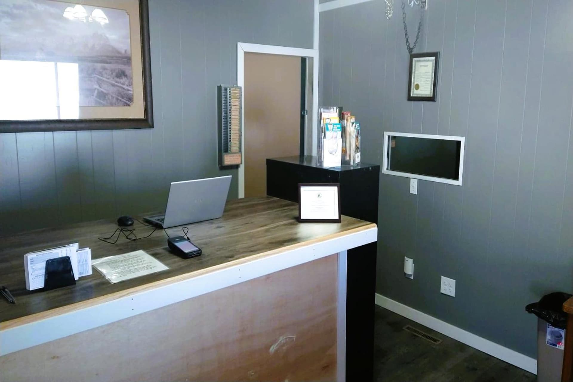 Love Hotels Desert Inn & RV by OYO at Boysen Wind River WY featured exterior or lobby in Shoshoni, WY — similar hotel