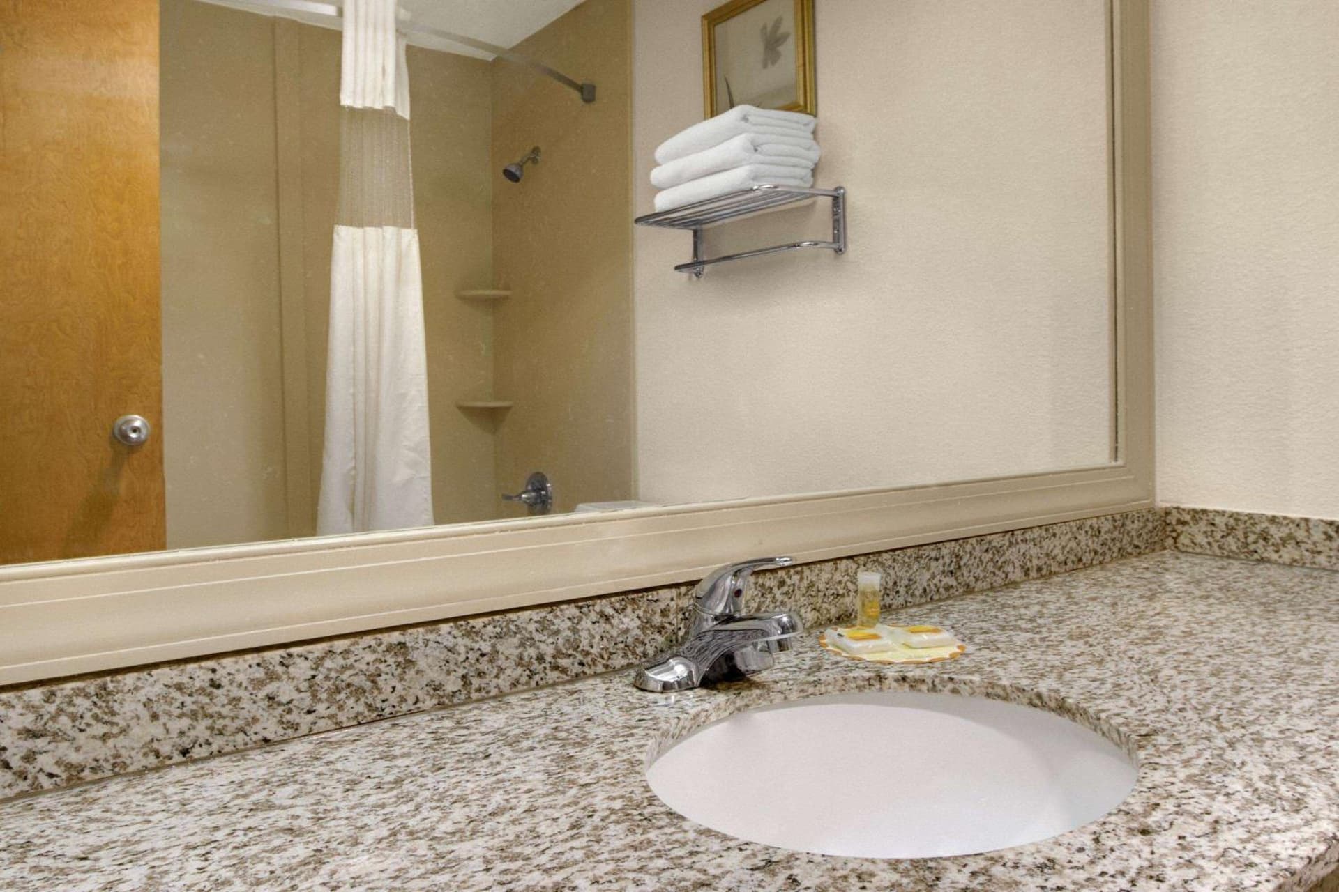 Days Inn by Wyndham Fayetteville-South/I-95 Exit 49 gallery photo in Fayetteville, NC — image 40
