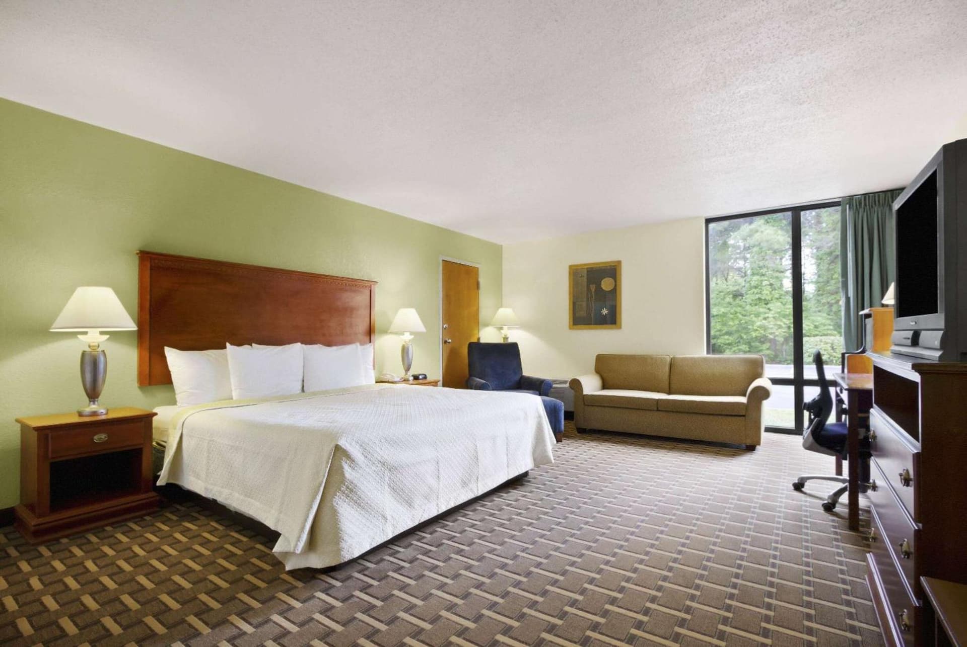Days Inn by Wyndham Fayetteville-South/I-95 Exit 49 gallery photo in Fayetteville, NC — image 15