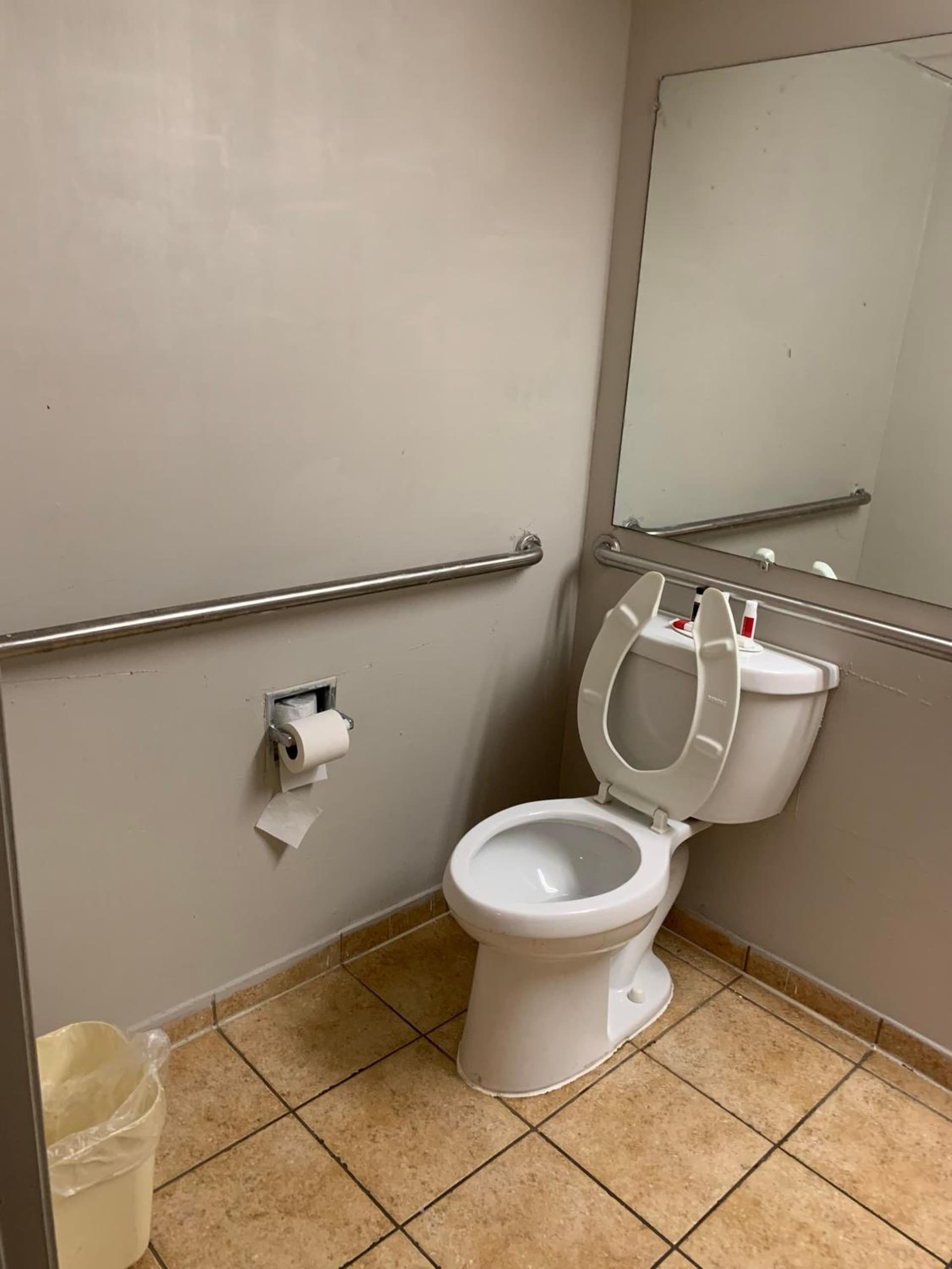 Days Inn by Wyndham Louisville Airport Fair and Expo Center gallery photo in Louisville, KY — image 28