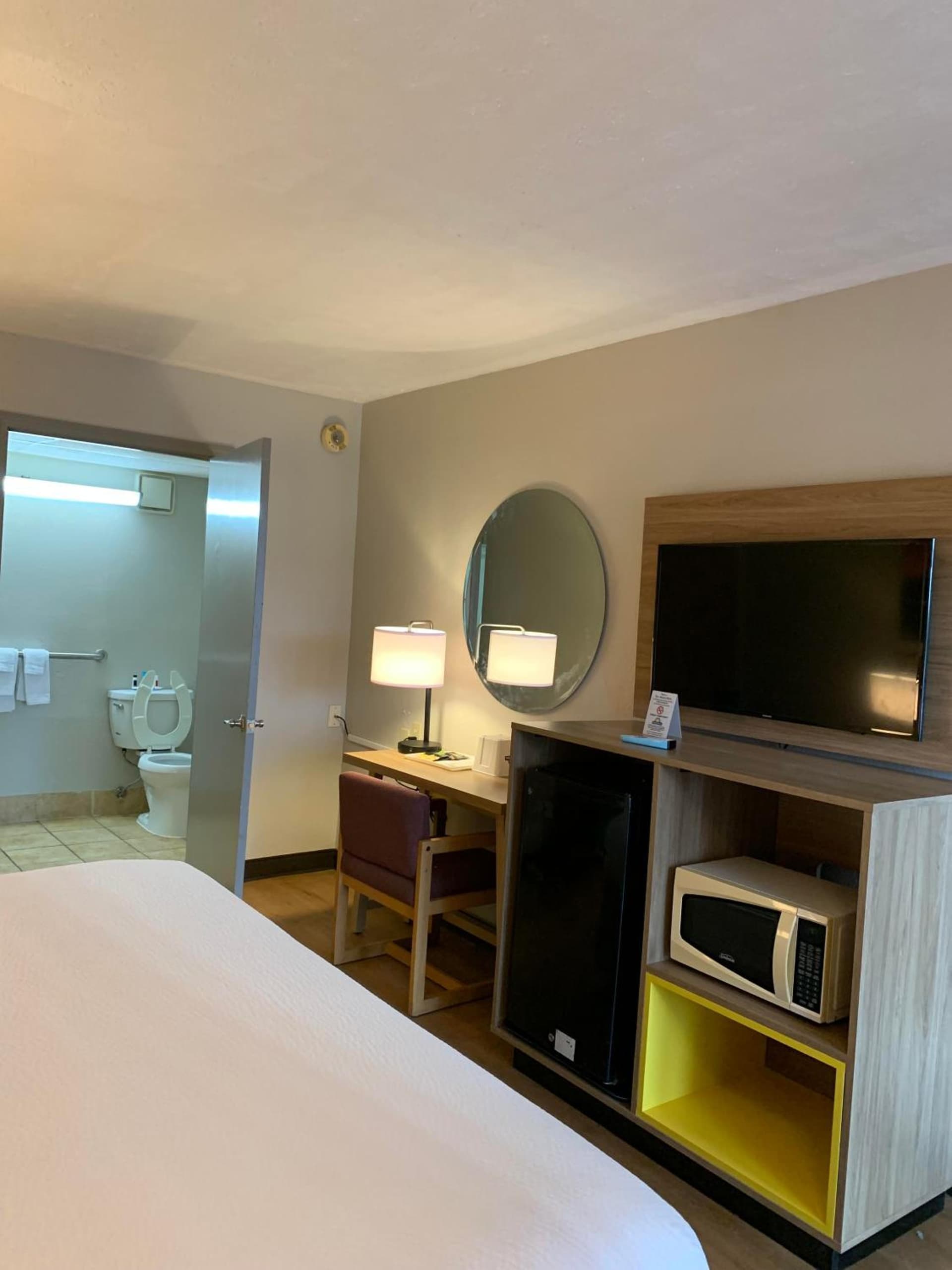 Days Inn by Wyndham Louisville Airport Fair and Expo Center gallery photo in Louisville, KY — image 51