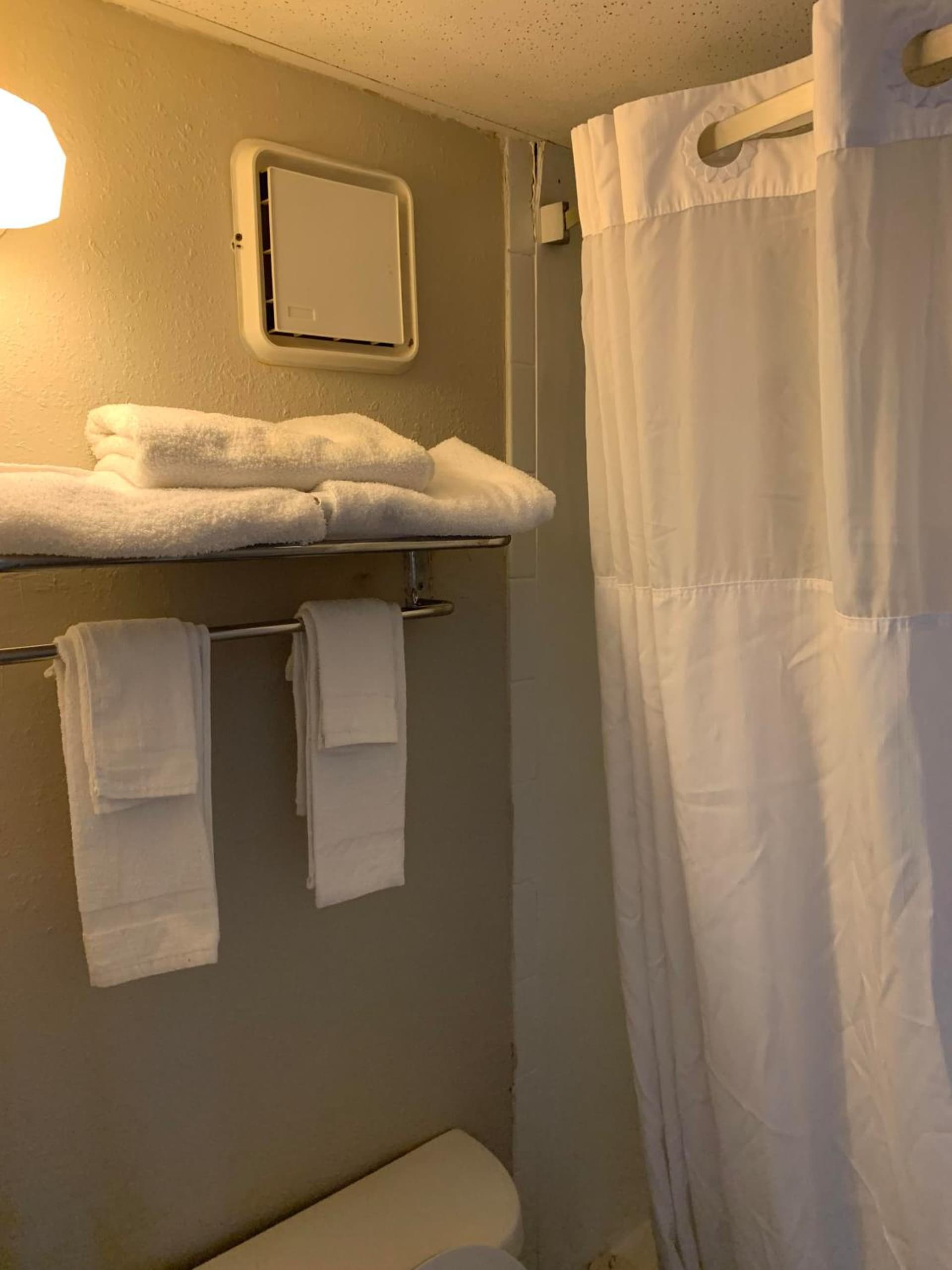 Days Inn by Wyndham Louisville Airport Fair and Expo Center gallery photo in Louisville, KY — image 38