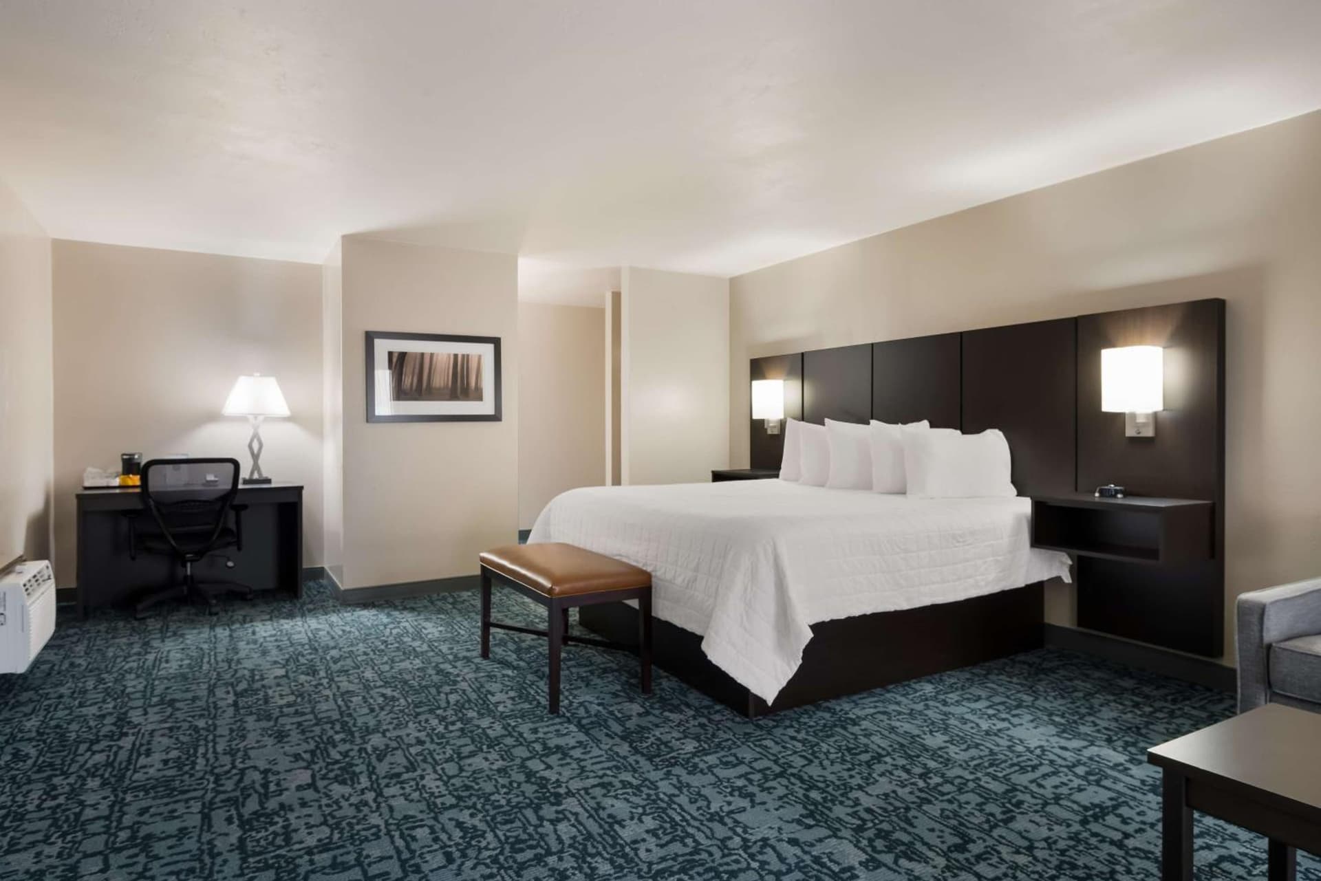 Best Western New Oregon Motel property views in Eugene, OR — gallery photo 3