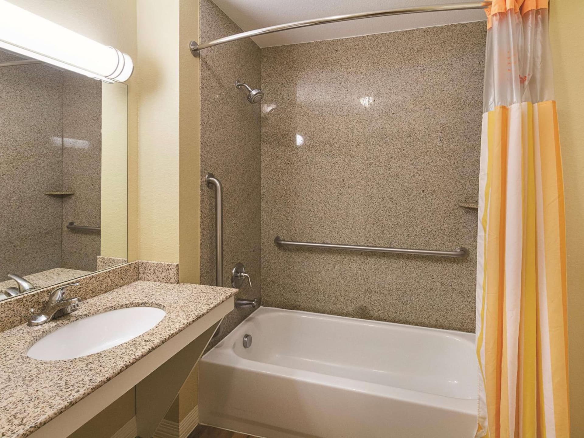 La Quinta by Wyndham Waxahachie gallery photo in Waxahachie, TX — image 22