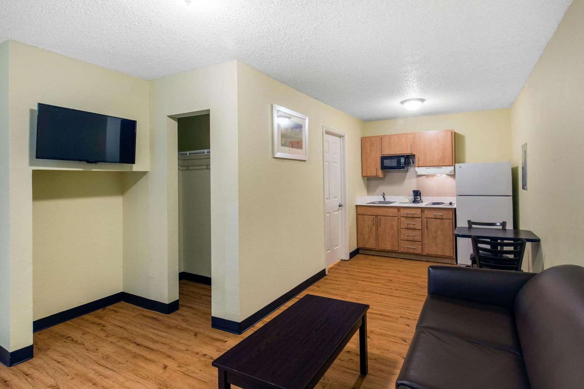 Hawthorn Extended Stay by Wyndham Lewisville interior in Lewisville, TX — gallery photo 2