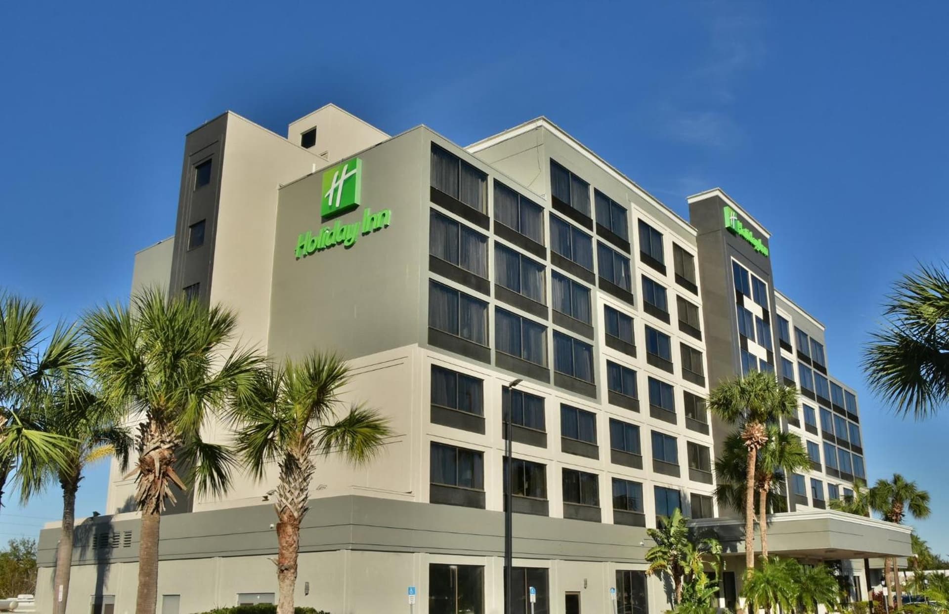 Holiday Inn Orlando East-UCF Area by IHG featured exterior or lobby in Orlando, FL — similar hotel