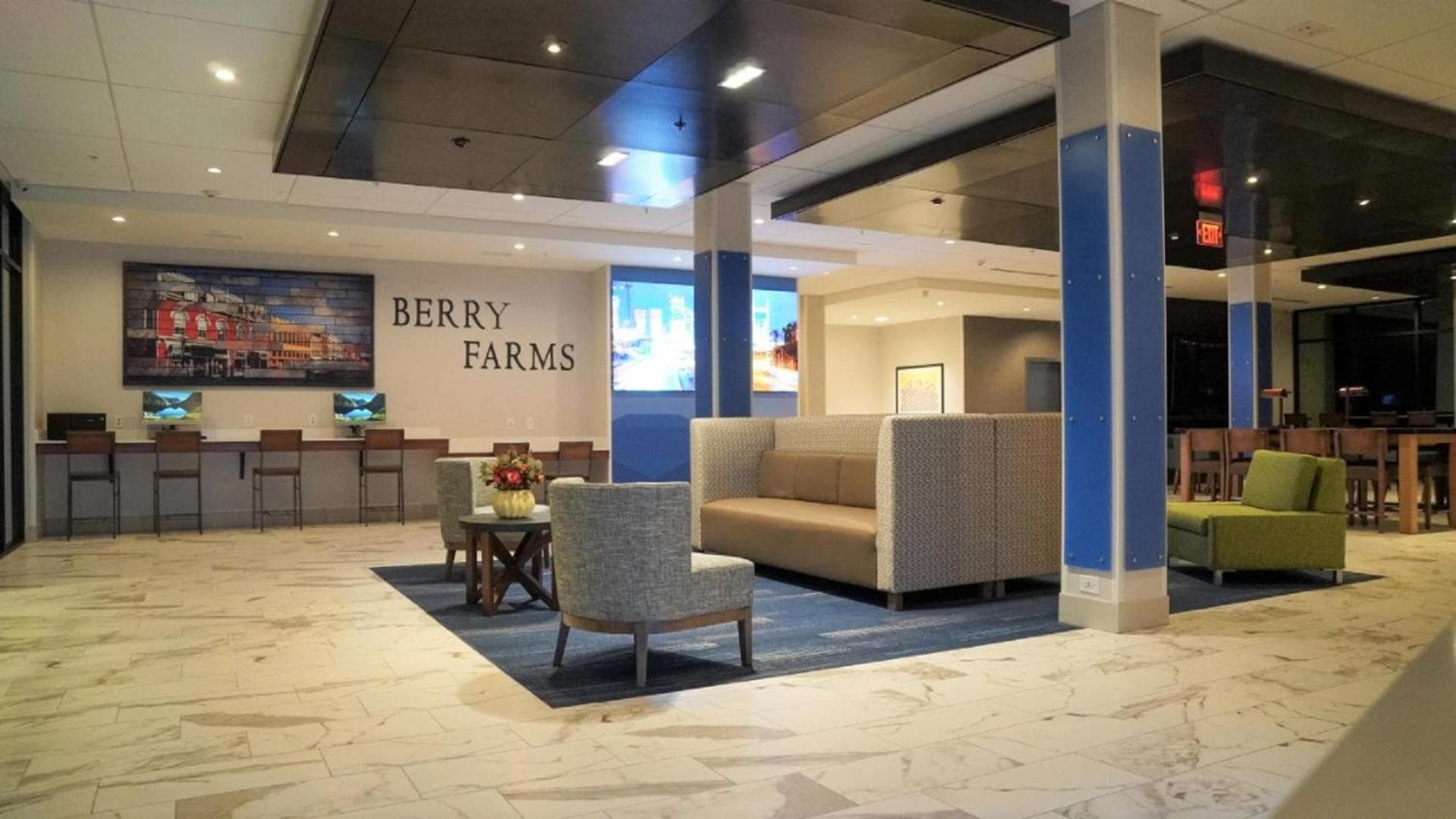 Holiday Inn Express & Suites Franklin - Berry Farms by IHG interior in Franklin, TN — gallery photo 2