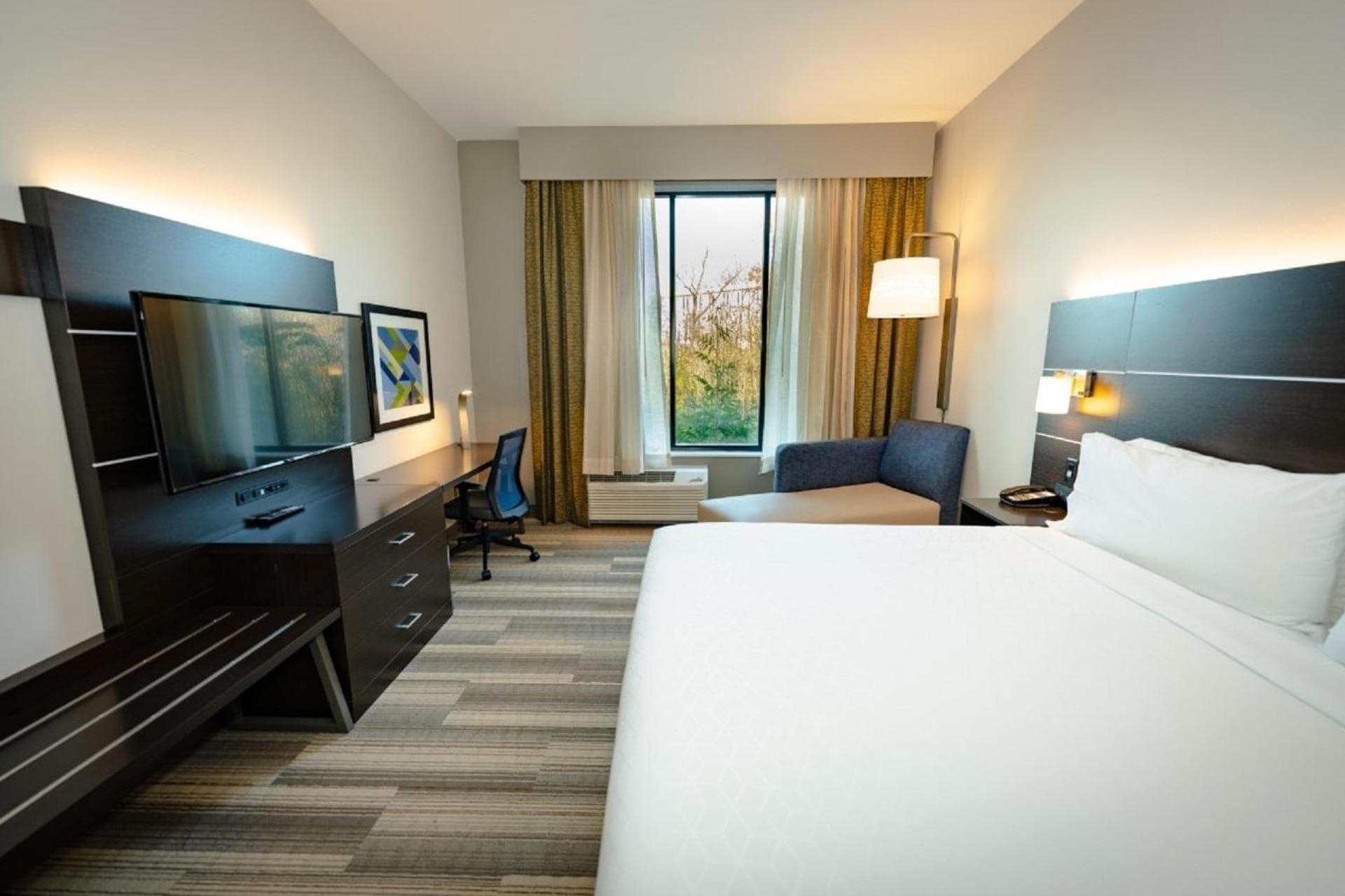 Holiday Inn Express & Suites Franklin - Berry Farms by IHG gallery photo in Franklin, TN — image 24