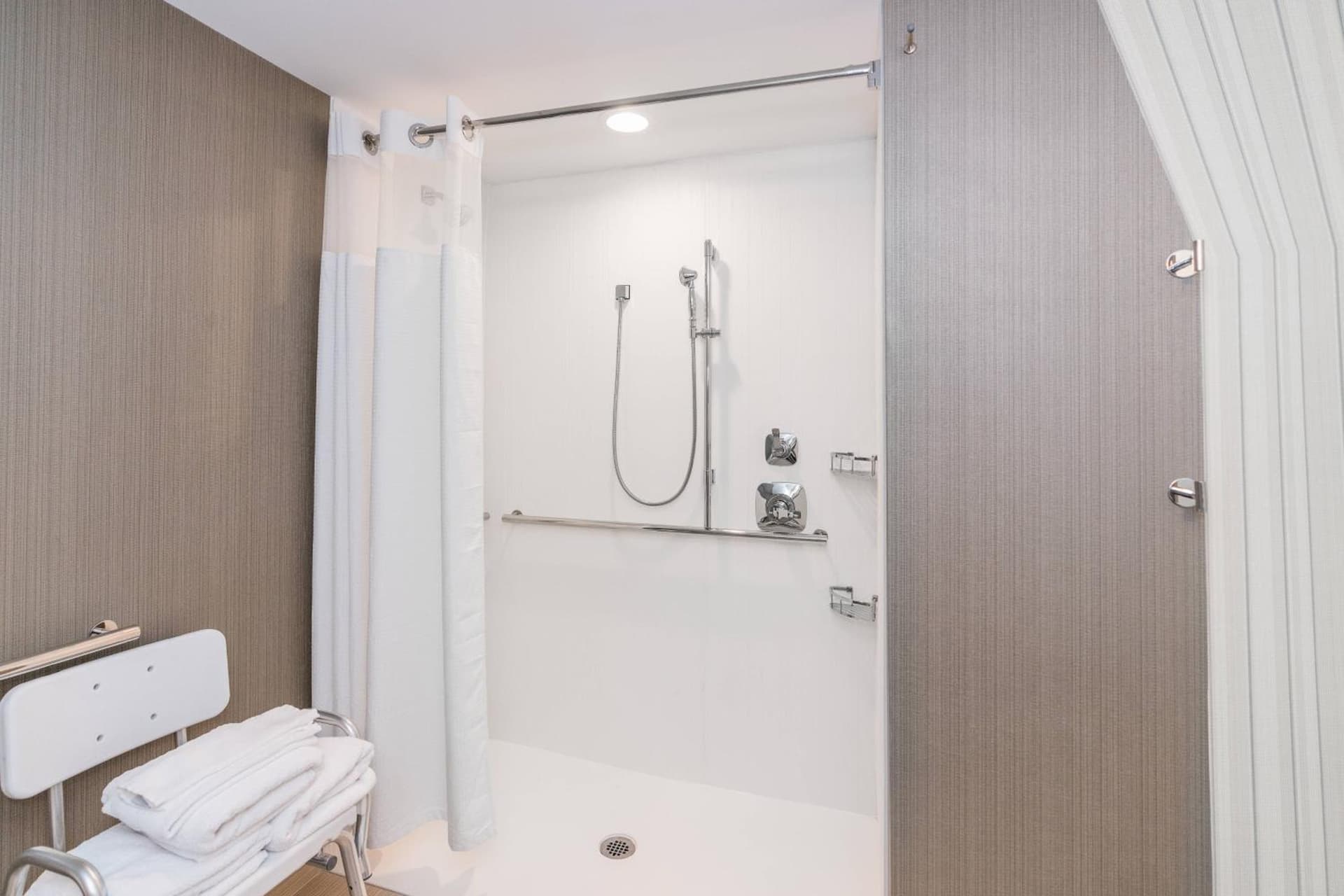 Courtyard by Marriott West Springfield gallery photo in West Springfield — image 14