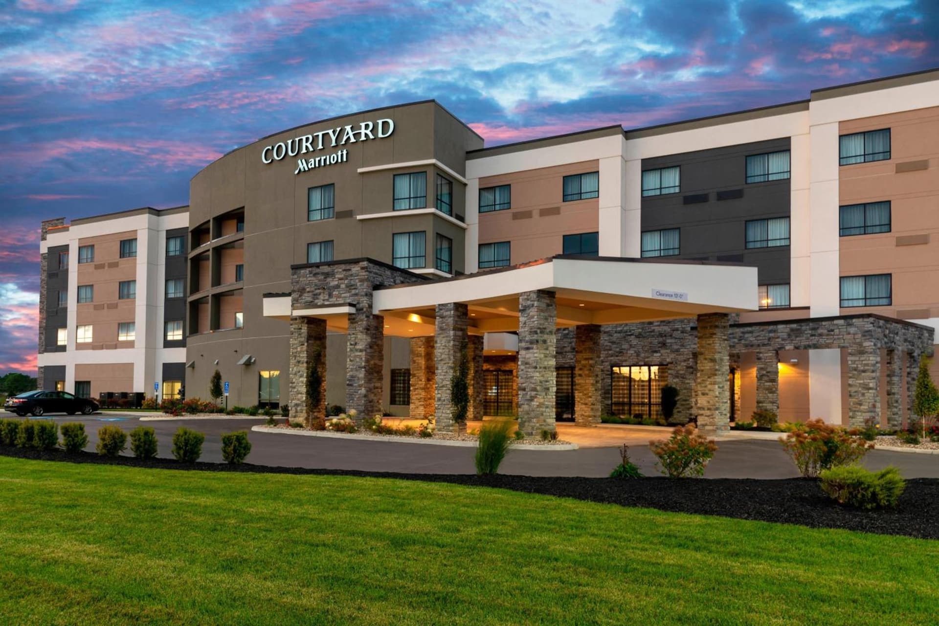 Courtyard by Marriott Cleveland Elyria interior in Elyria, OH — gallery photo 2