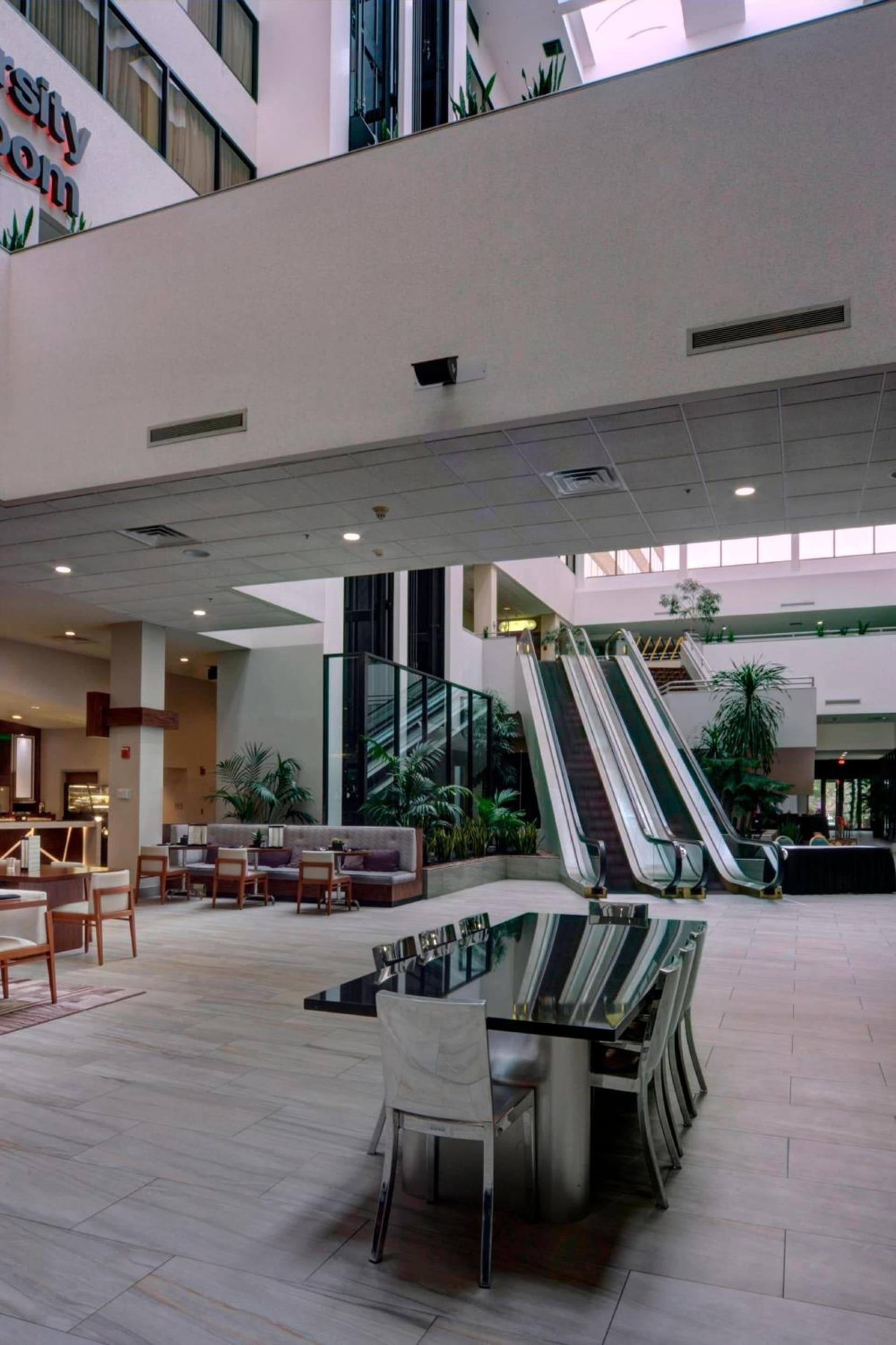 Marriott East Lansing at University Place interior in Lansing, MI — gallery photo 2