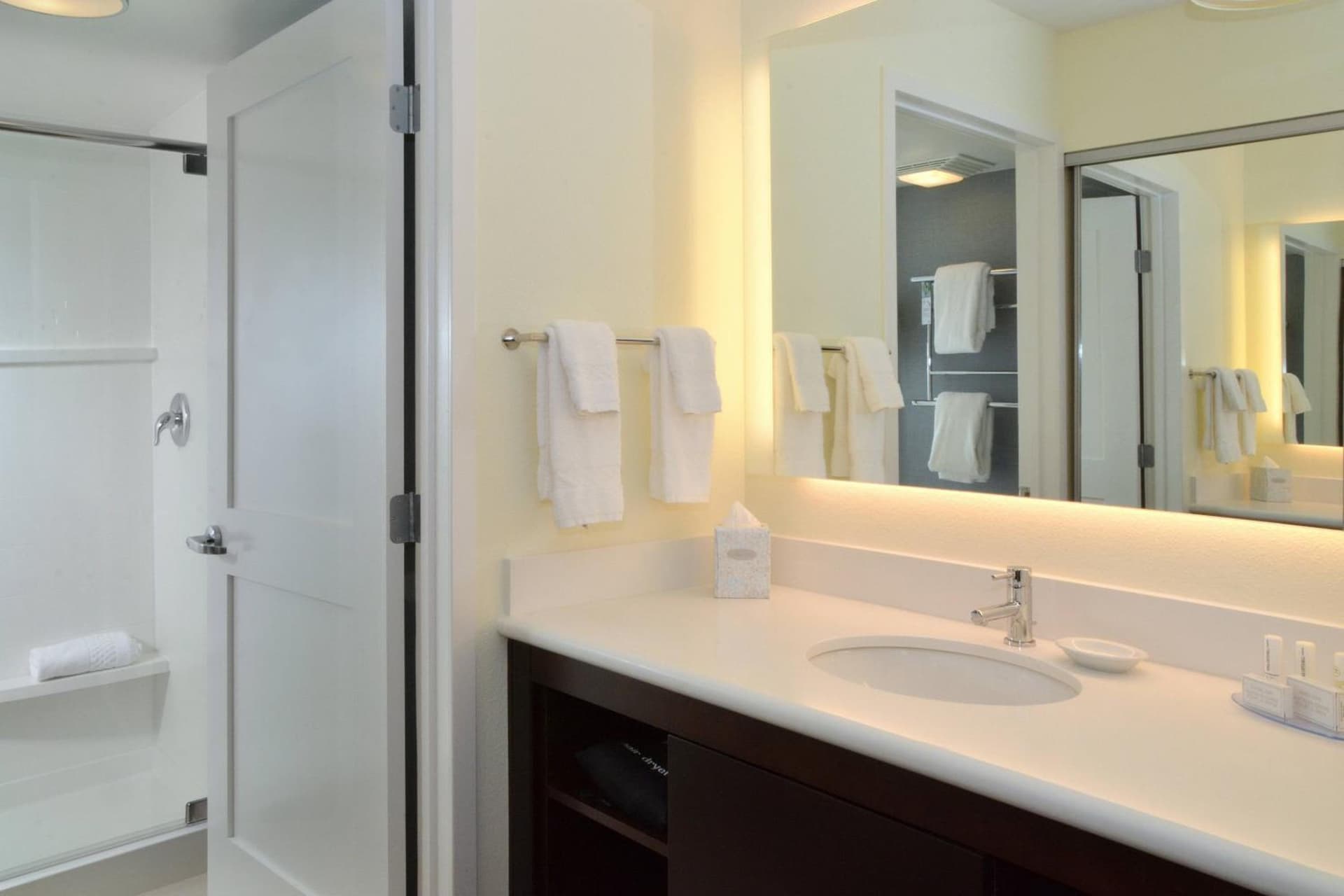Residence Inn by Marriott Akron Fairlawn gallery photo in Akron, OH — image 9