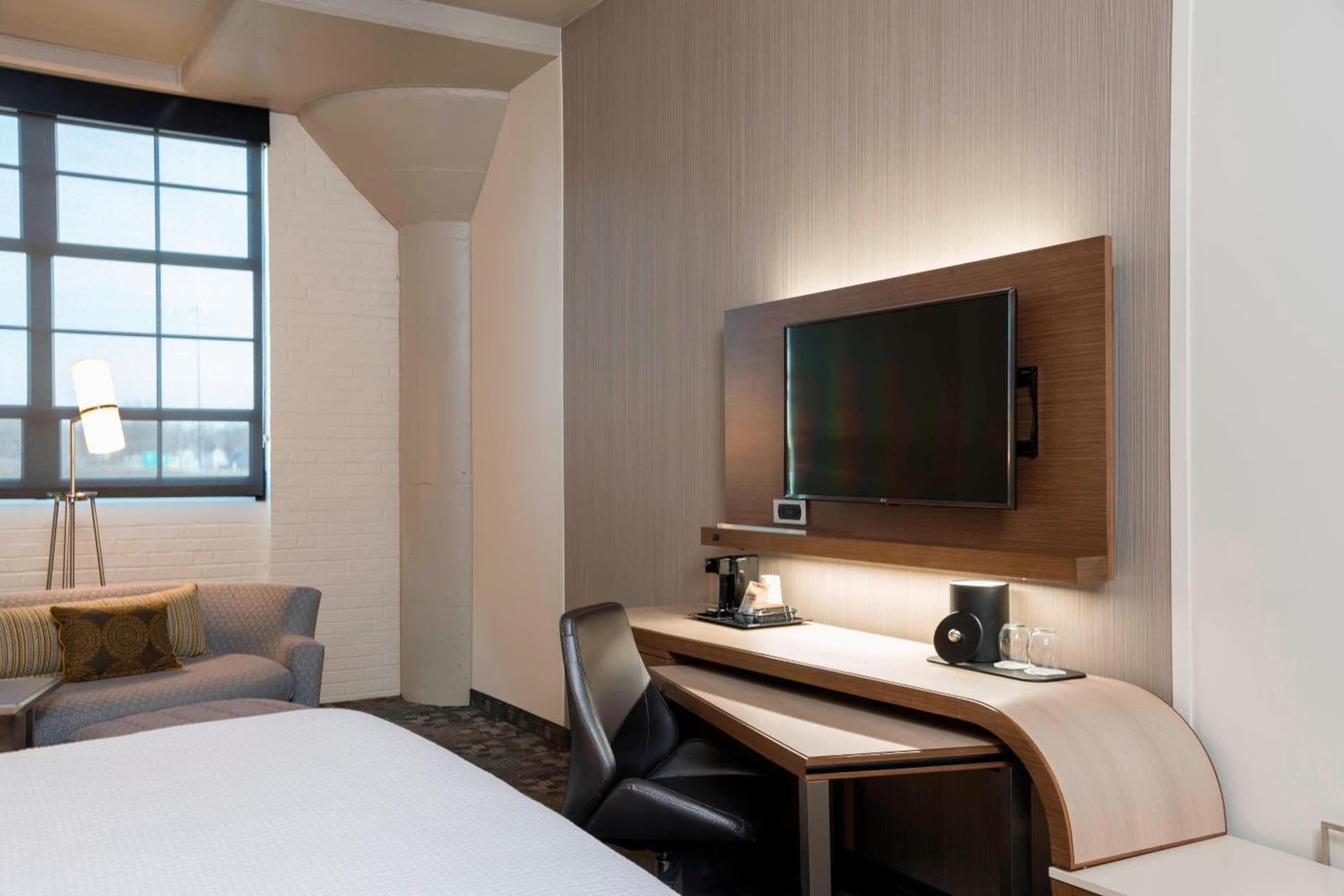 Courtyard by Marriott Waterloo Cedar Falls interior in Waterloo, IA — gallery photo 2