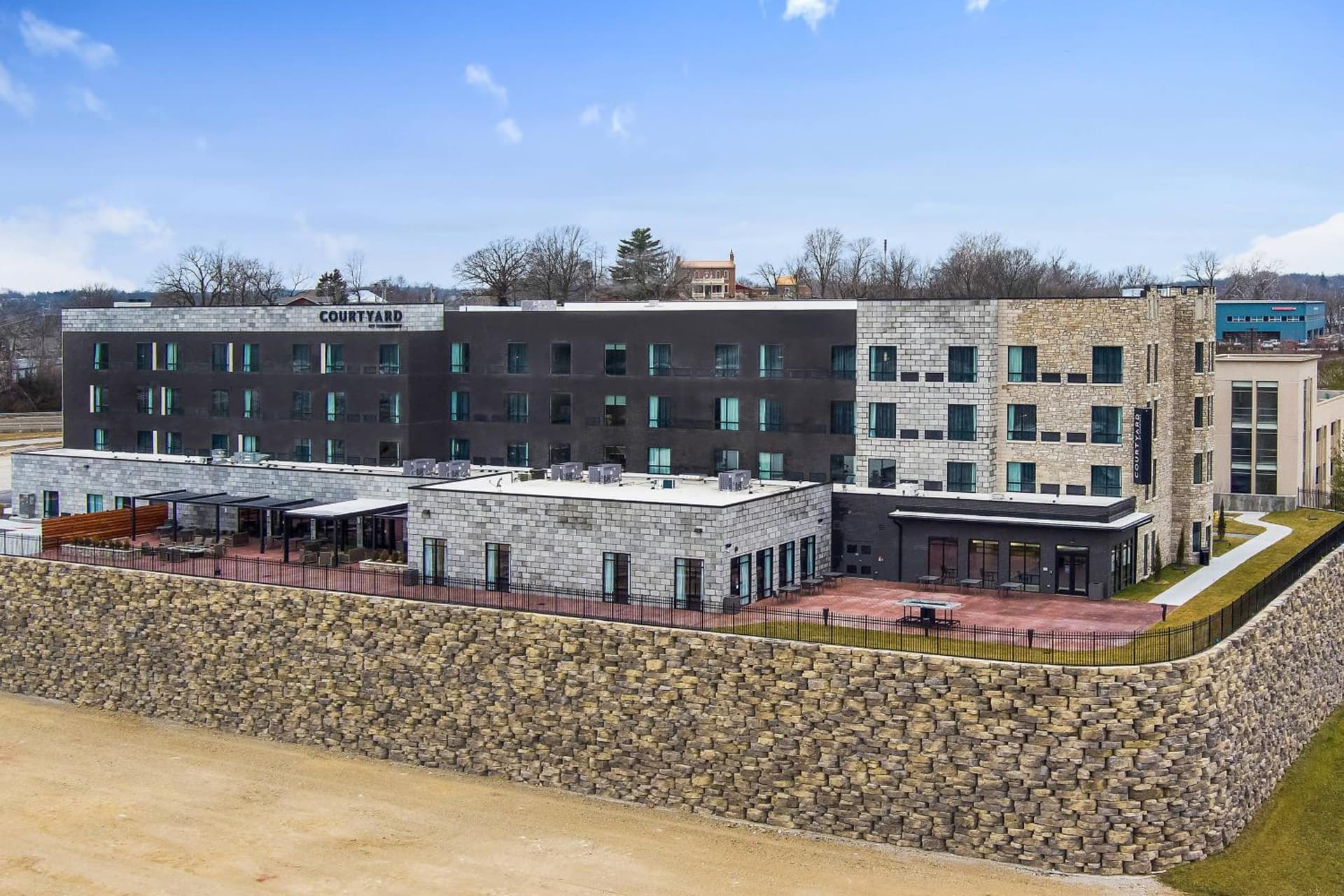 Courtyard by Marriott Jefferson City interior in Jefferson City, MO — gallery photo 2