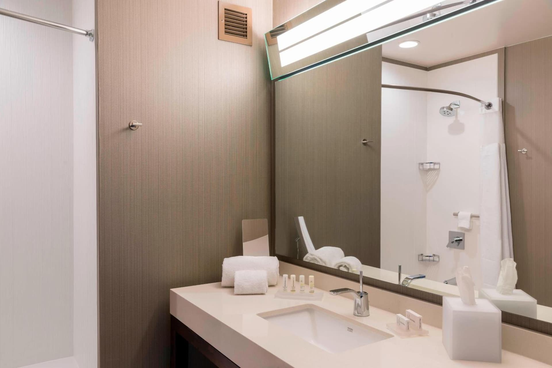 Courtyard by Marriott Waterloo Cedar Falls gallery photo in Waterloo, IA — image 13