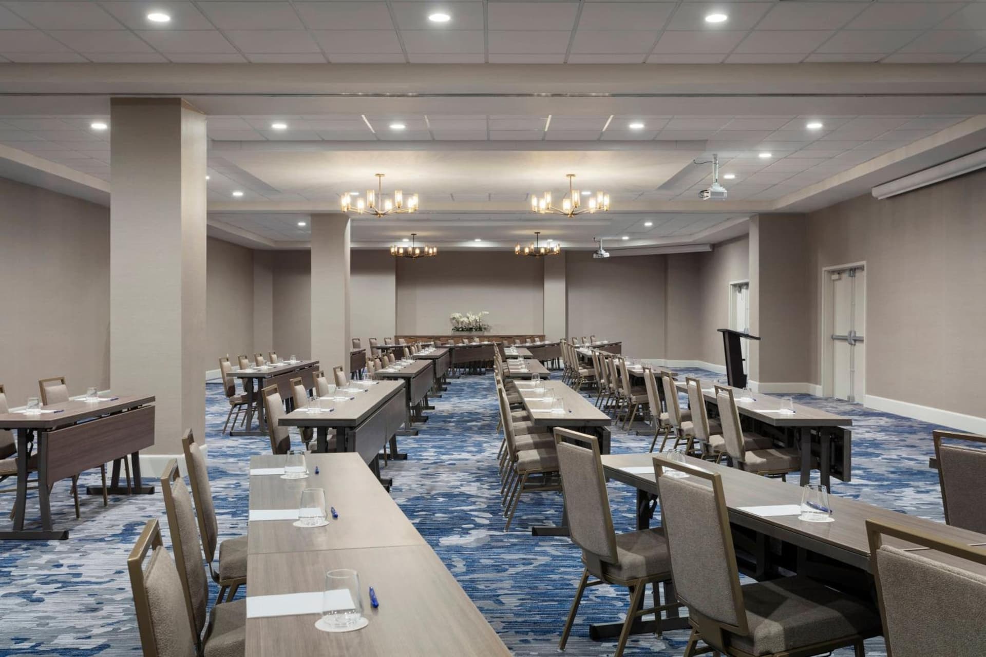 Delta Hotels by Marriott™ Virginia Beach Waterfront Suites gallery photo in Virginia Beach, VA — image 41