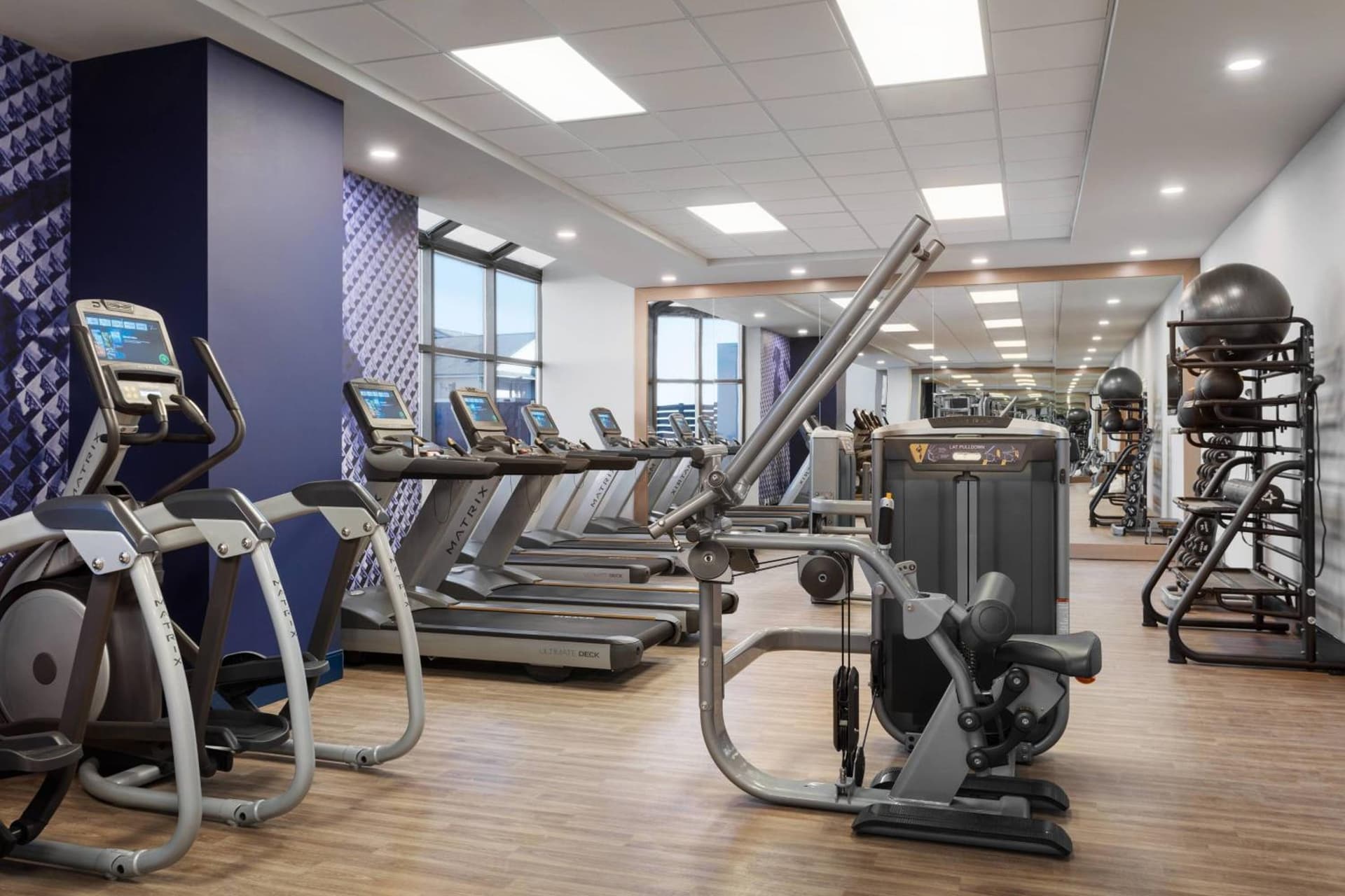 Delta Hotels by Marriott™ Virginia Beach Waterfront Suites gallery photo in Virginia Beach, VA — image 7