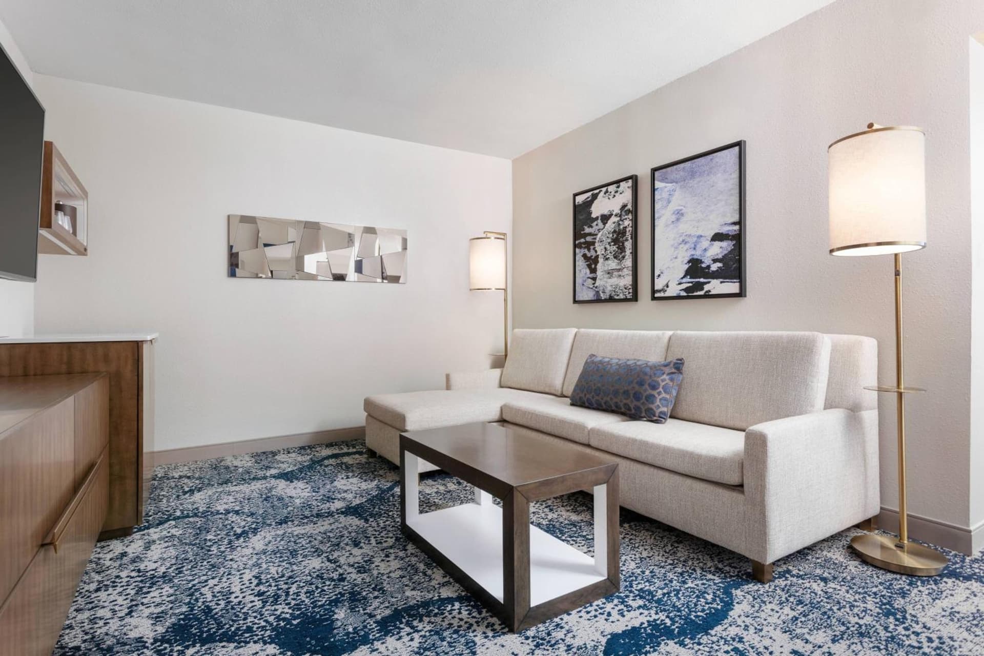 Delta Hotels by Marriott™ Virginia Beach Waterfront Suites gallery photo in Virginia Beach, VA — image 34