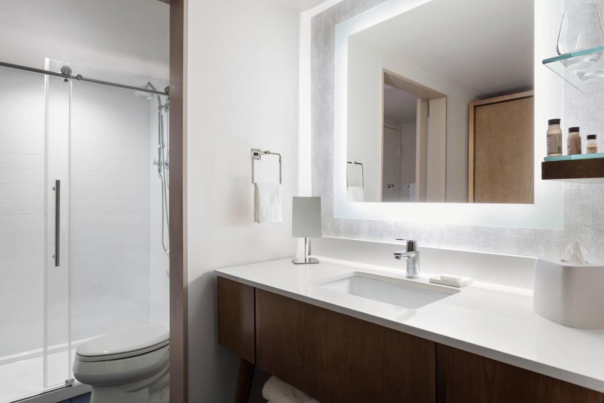 Delta Hotels by Marriott™ Virginia Beach Waterfront Suites gallery photo in Virginia Beach, VA — image 40