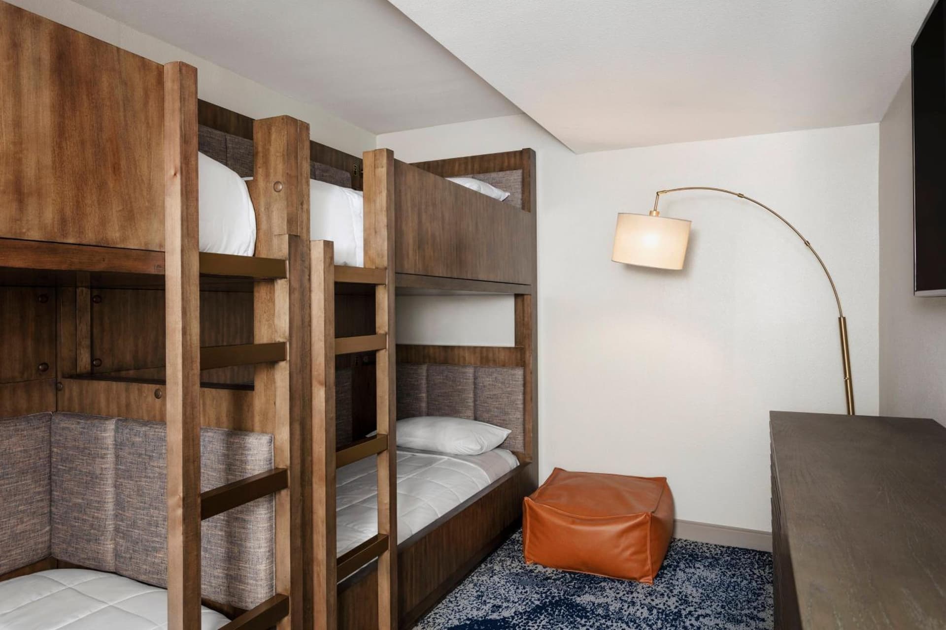 Delta Hotels by Marriott™ Virginia Beach Waterfront Suites gallery photo in Virginia Beach, VA — image 12