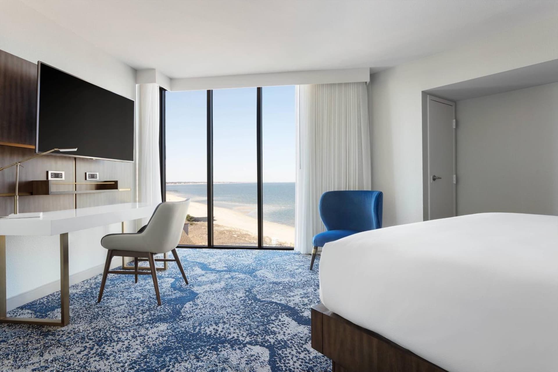 Delta Hotels by Marriott™ Virginia Beach Waterfront Suites gallery photo in Virginia Beach, VA — image 14