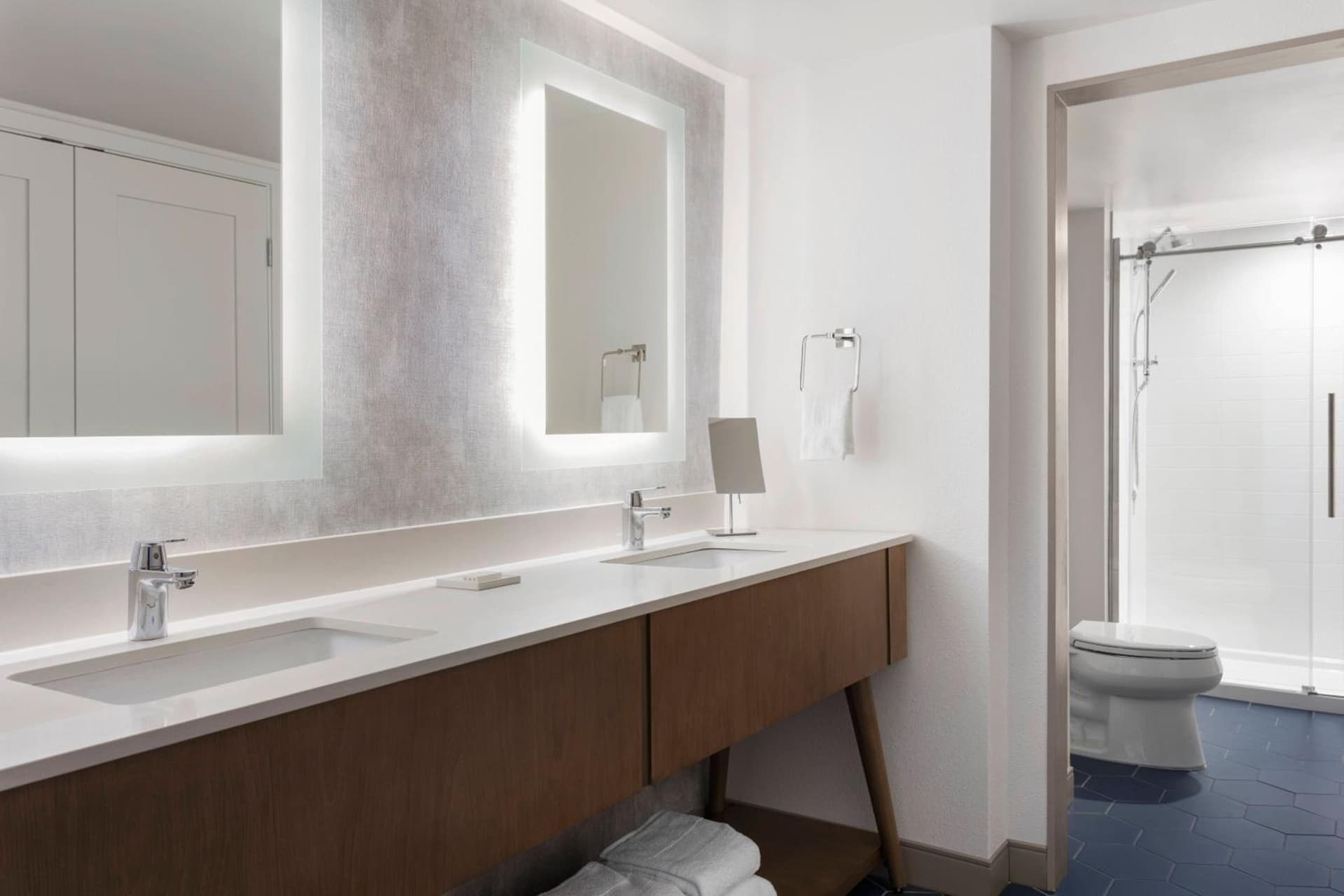 Delta Hotels by Marriott™ Virginia Beach Waterfront Suites gallery photo in Virginia Beach, VA — image 44
