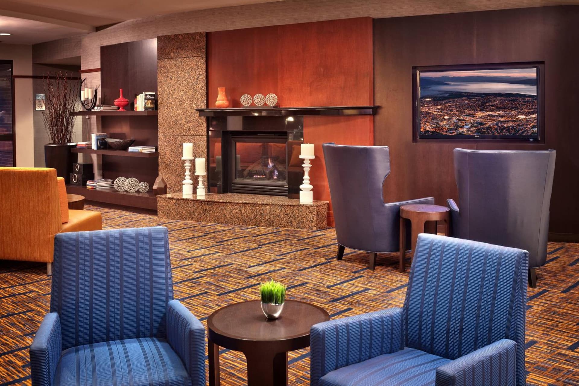 Courtyard by Marriott Kansas City Shawnee interior in Shawnee, KS — gallery photo 2
