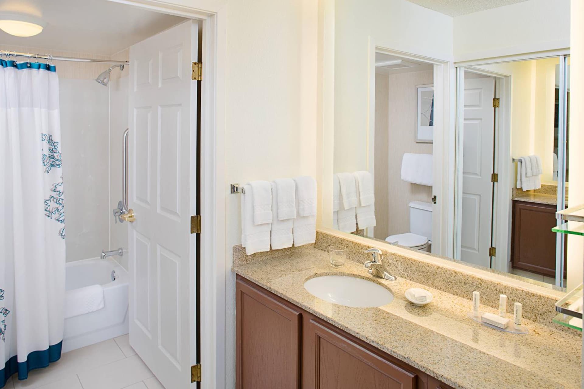 Residence Inn by Marriott Detroit Livonia gallery photo in Livonia, MI — image 4