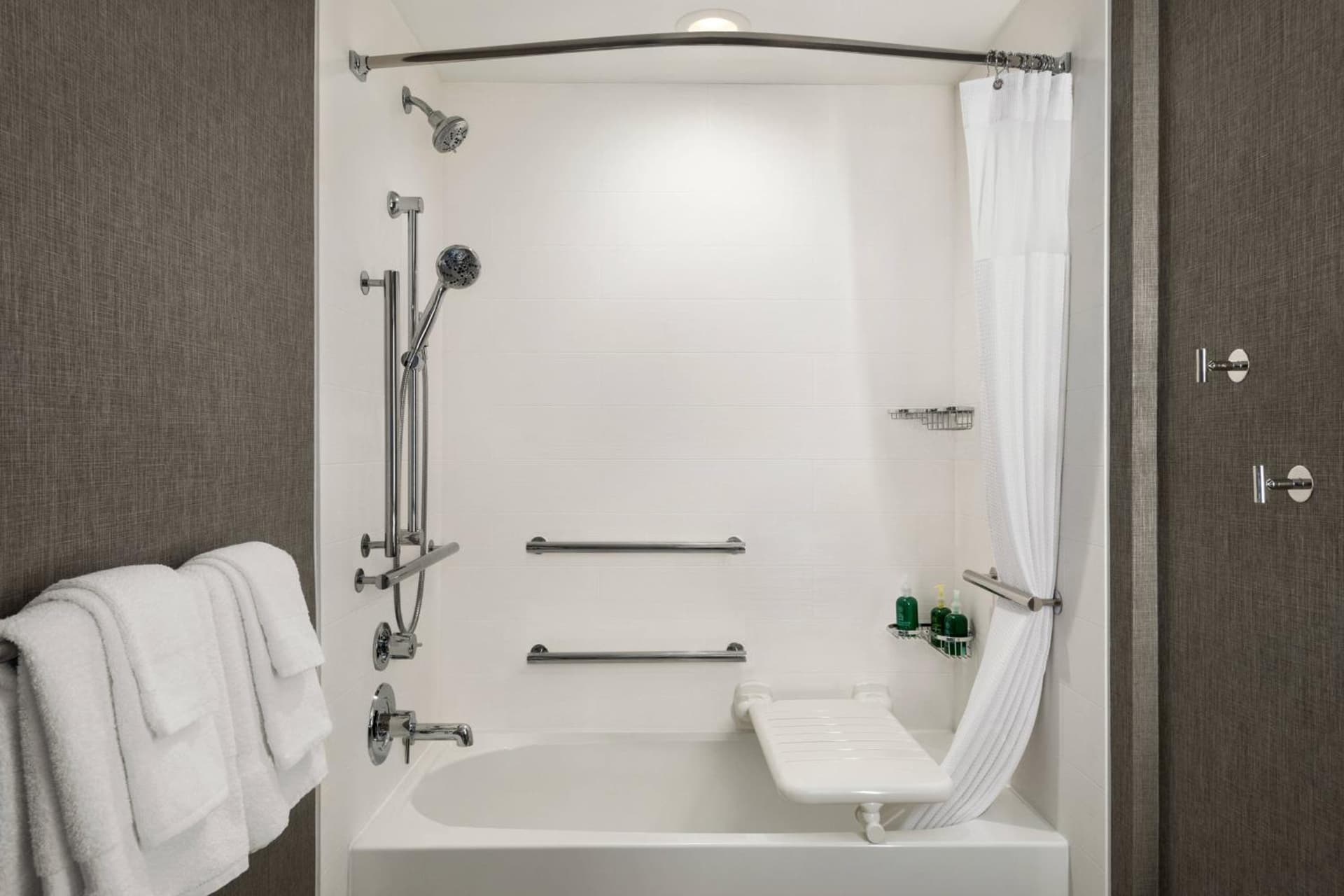 SpringHill Suites by Marriott Milwaukee West/Wauwatosa gallery photo in Wauwatosa, WI — image 15
