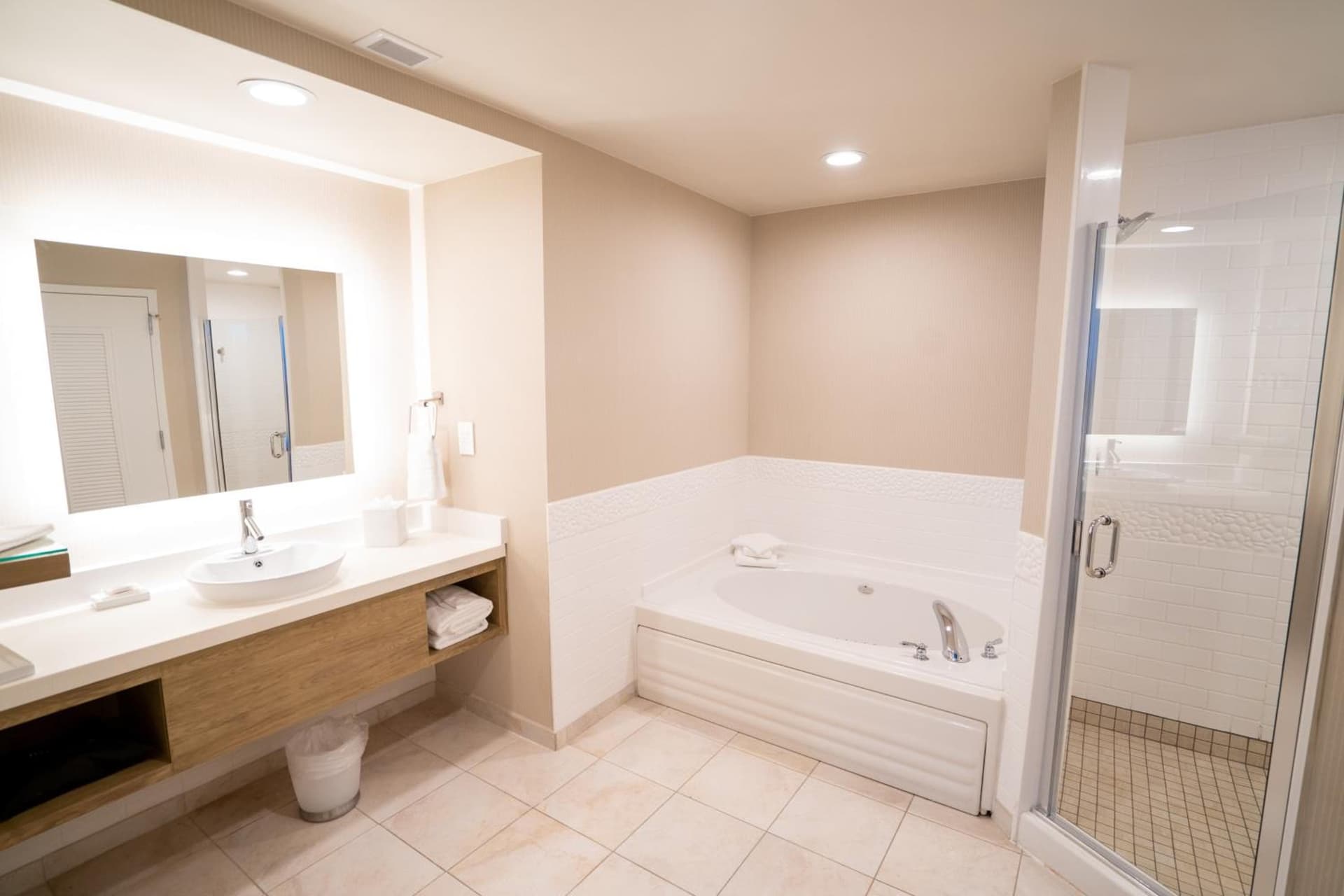 Delta Hotels by Marriott Raleigh-Durham at Research Triangle Park gallery photo in Durham, NC — image 22