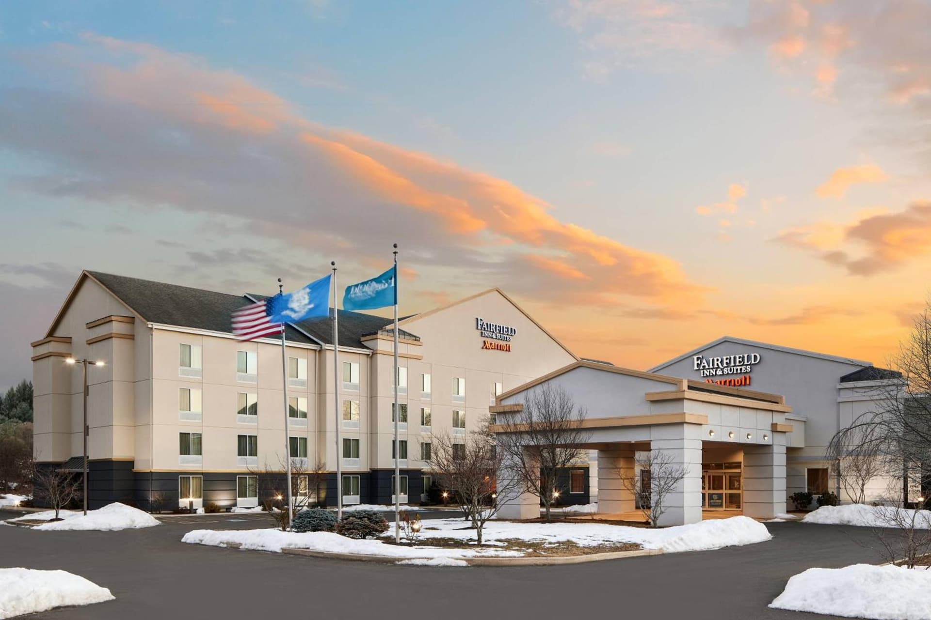 Fairfield Inn and Suites by Marriott Plainville interior in Plainville — gallery photo 2